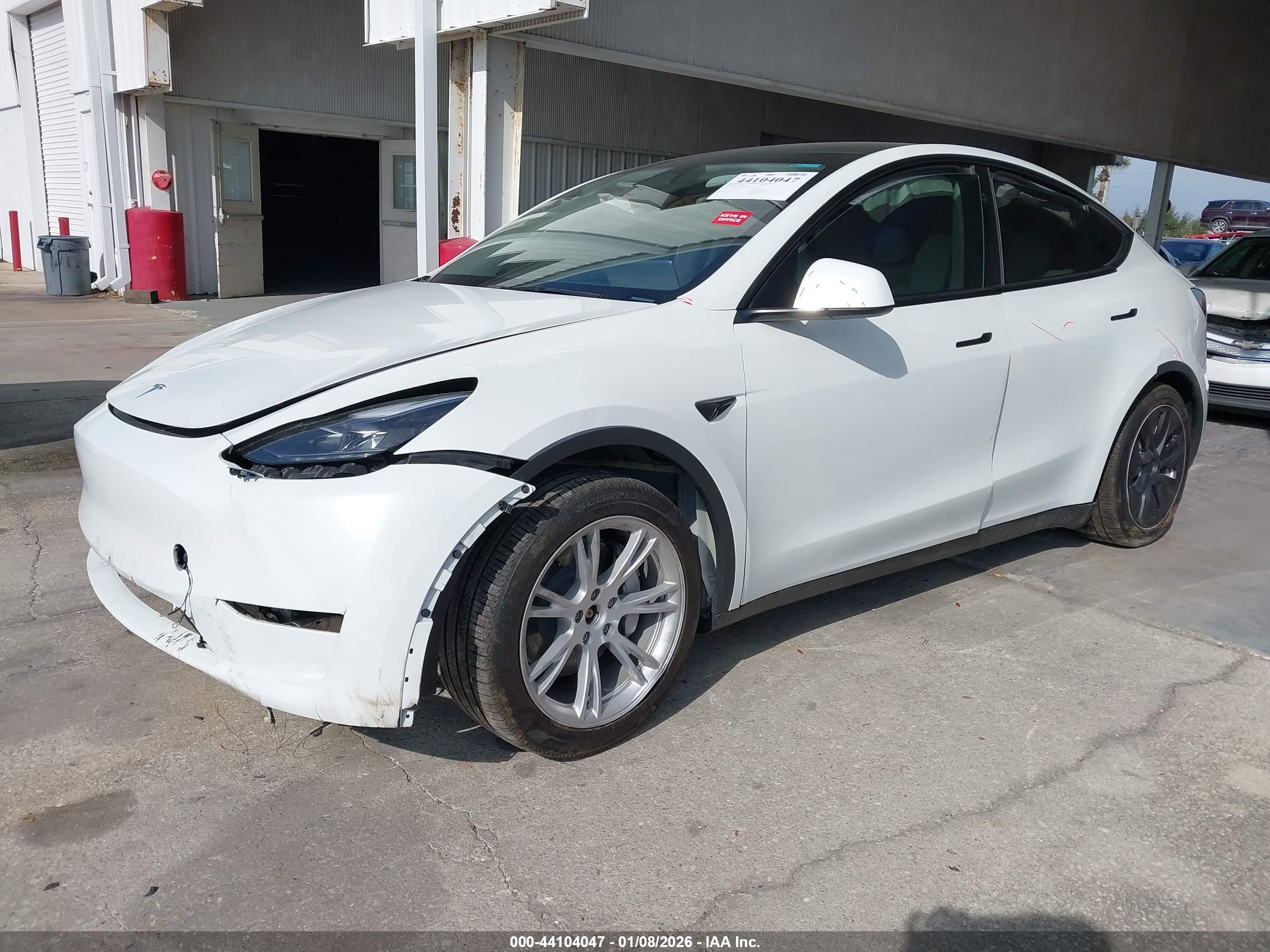 TESLA MODEL image 2