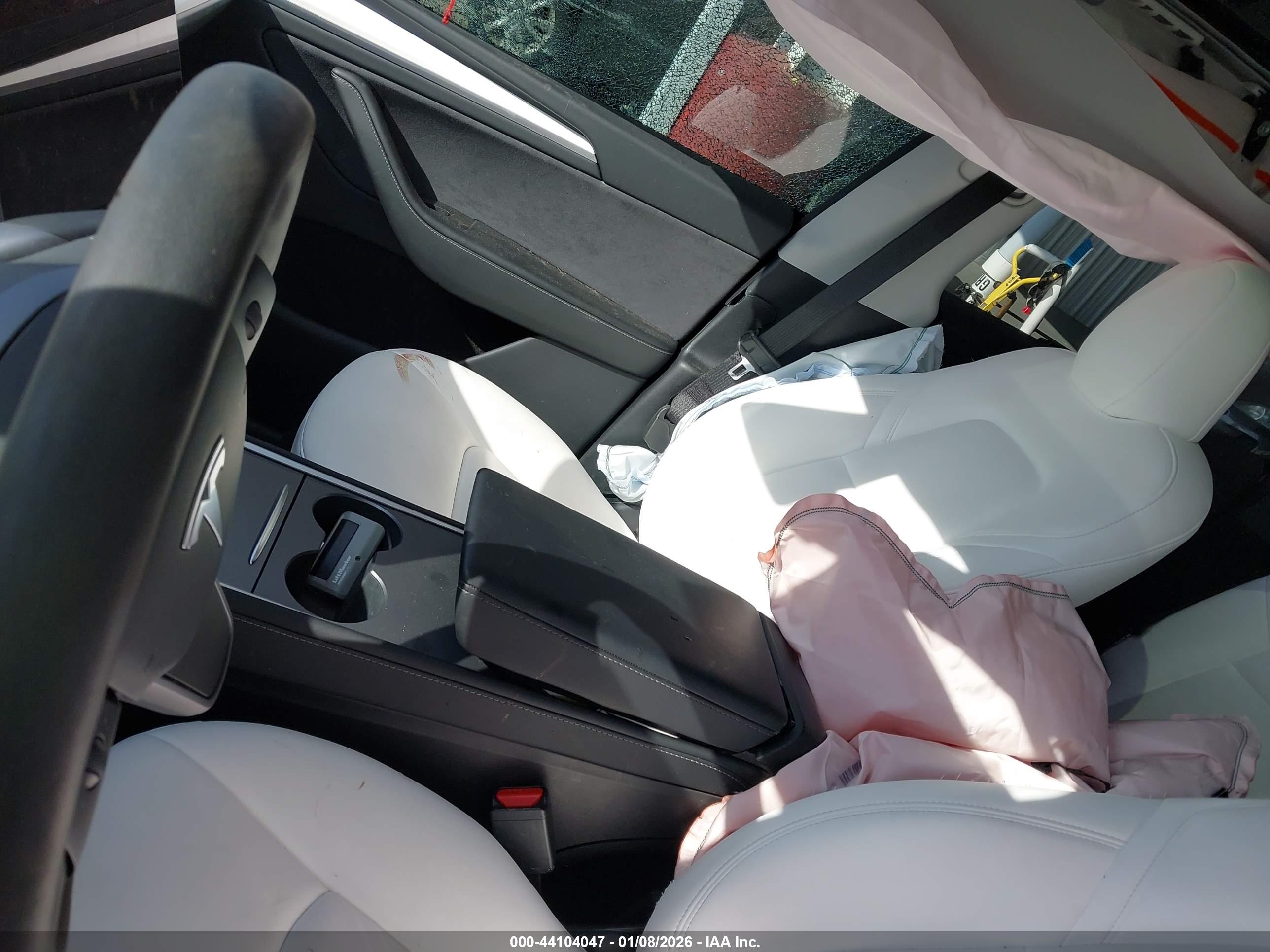 TESLA MODEL image 5