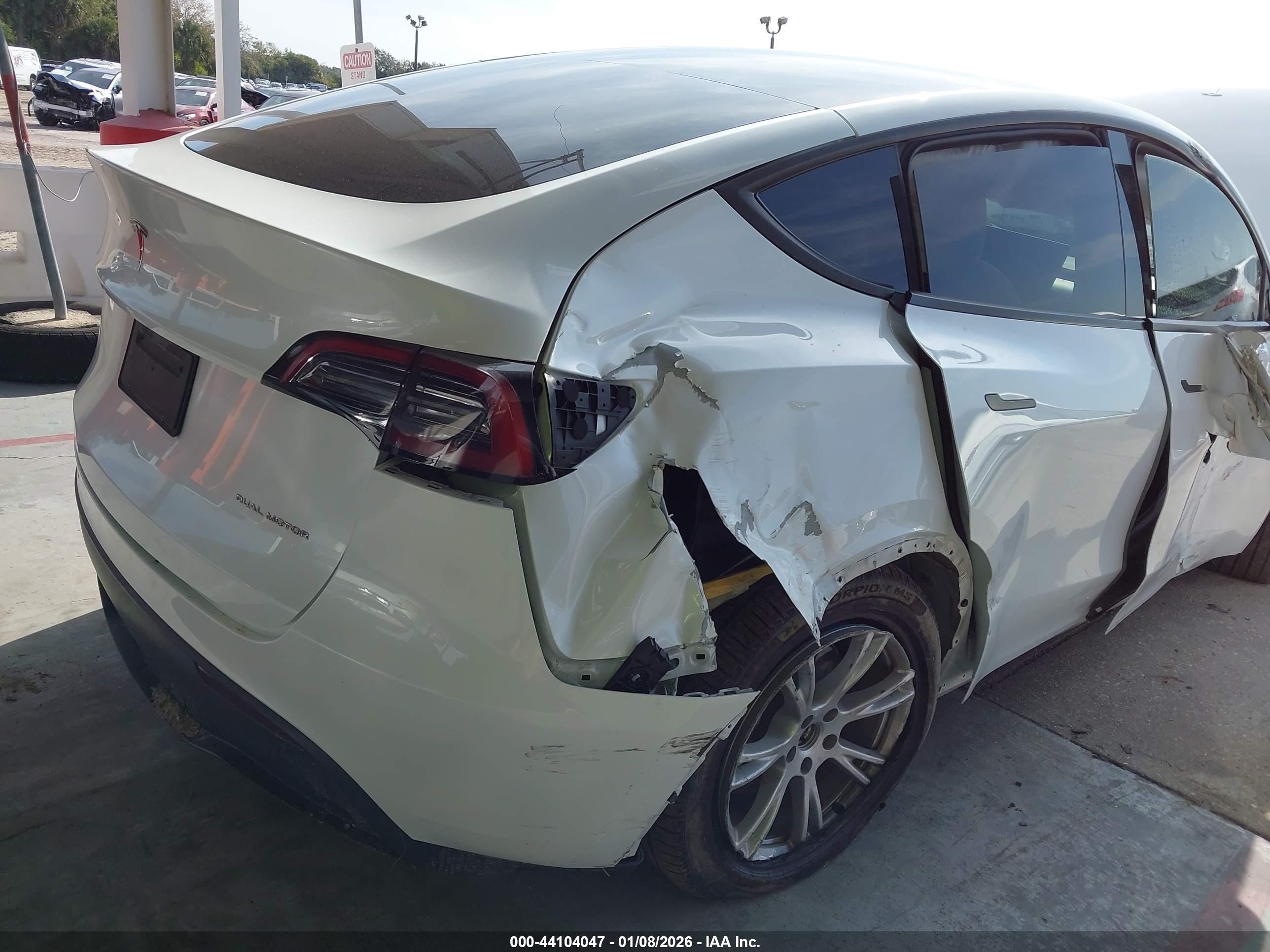 TESLA MODEL image 6