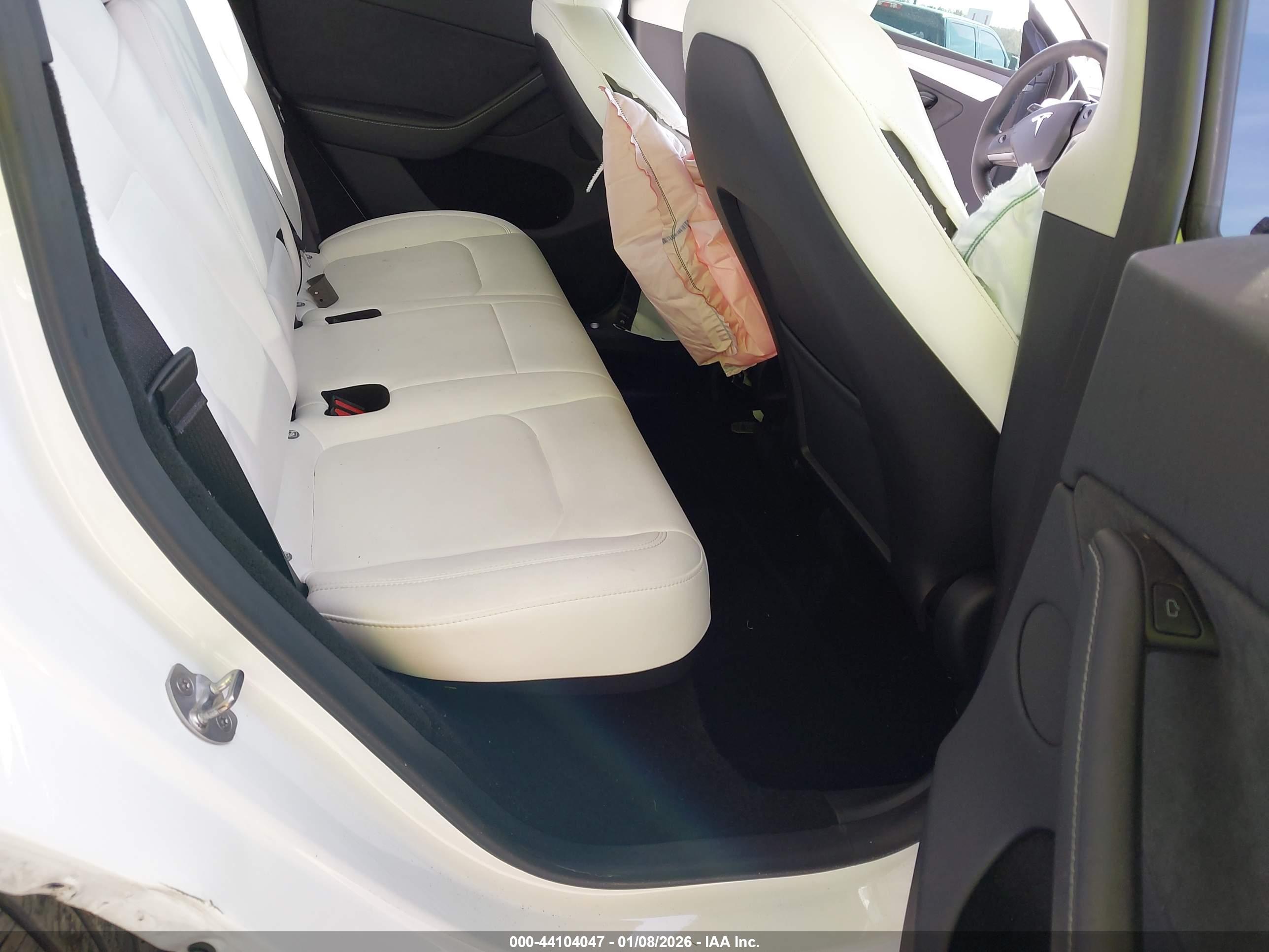 TESLA MODEL image 8