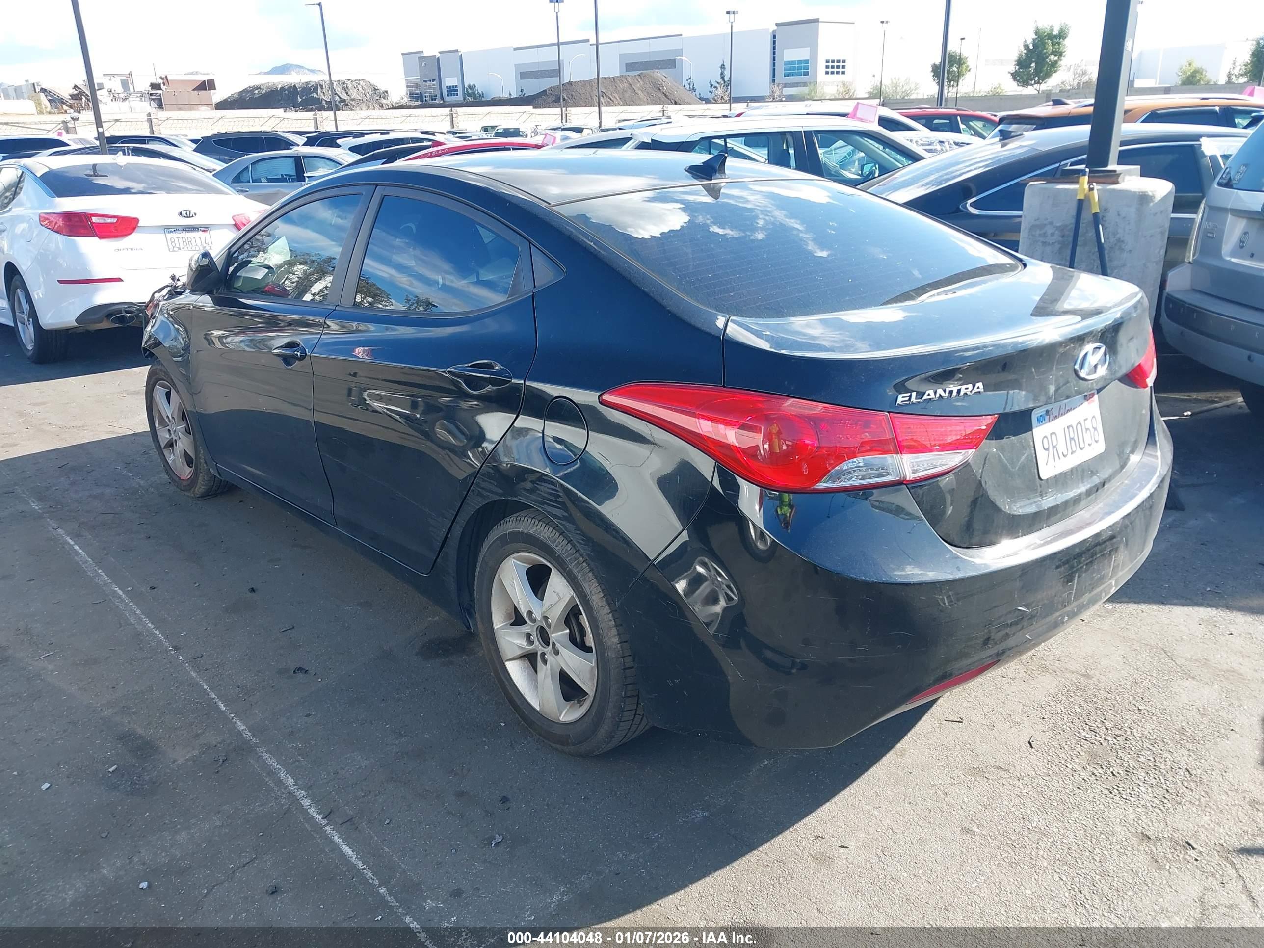 HYUNDAI ELANTRA image 3