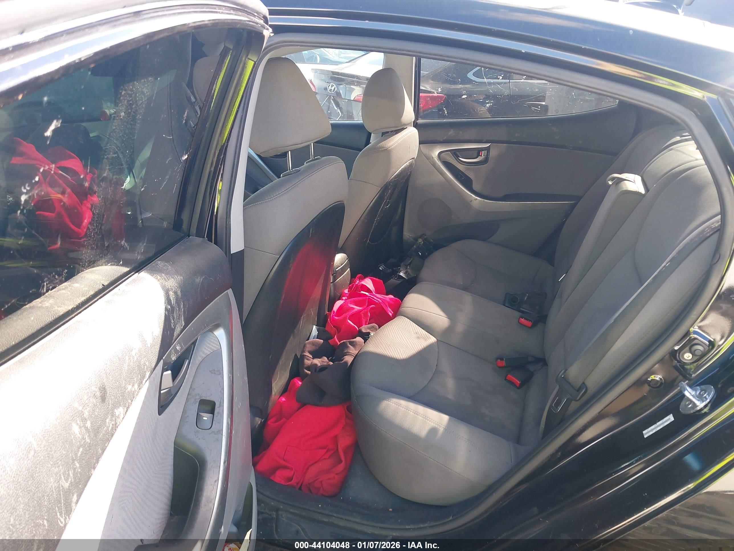 HYUNDAI ELANTRA image 8
