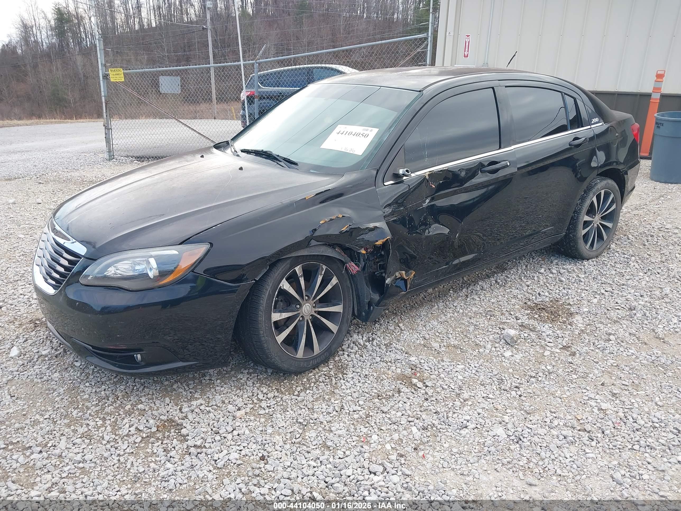 CHRYSLER 200 image 2