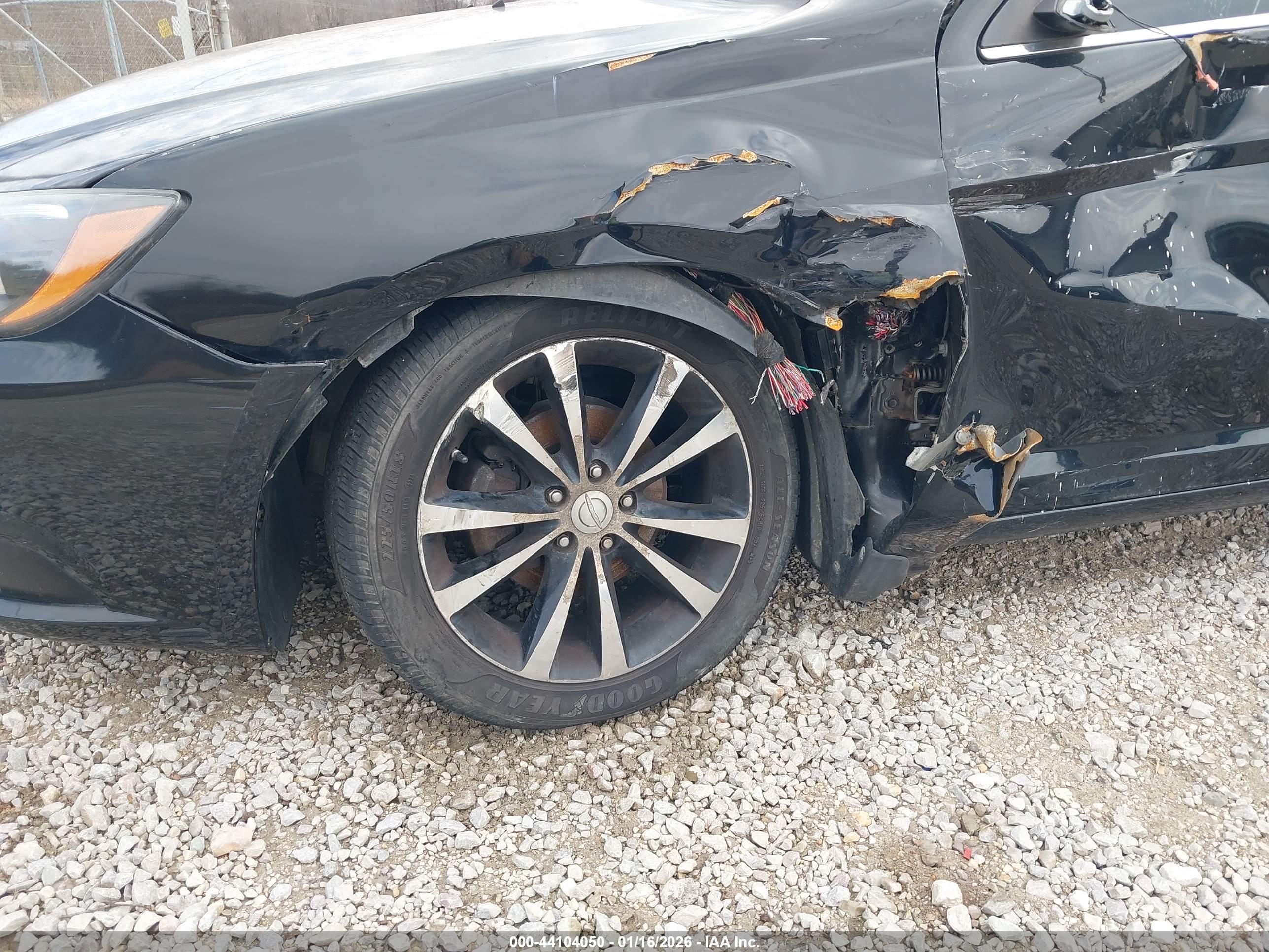 CHRYSLER 200 image 6