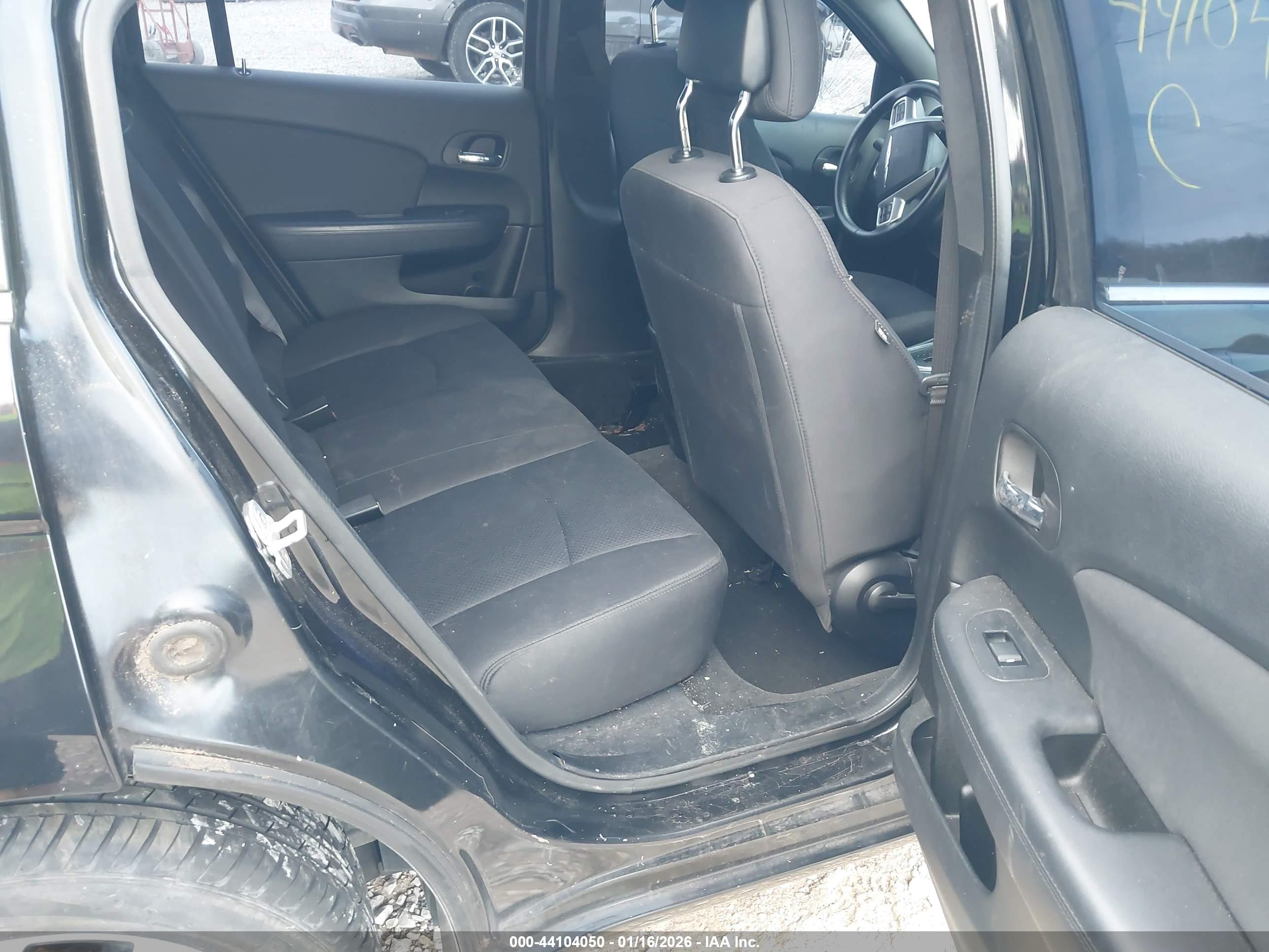 CHRYSLER 200 image 8
