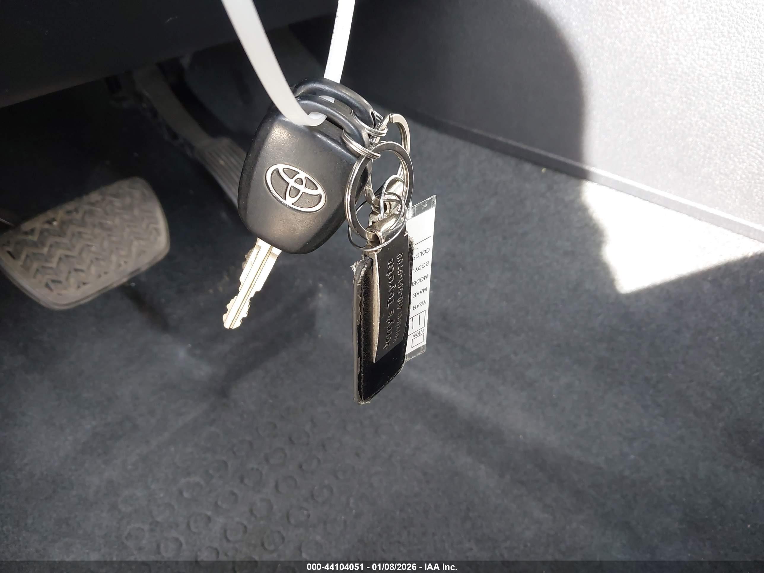 TOYOTA TUNDRA image 11