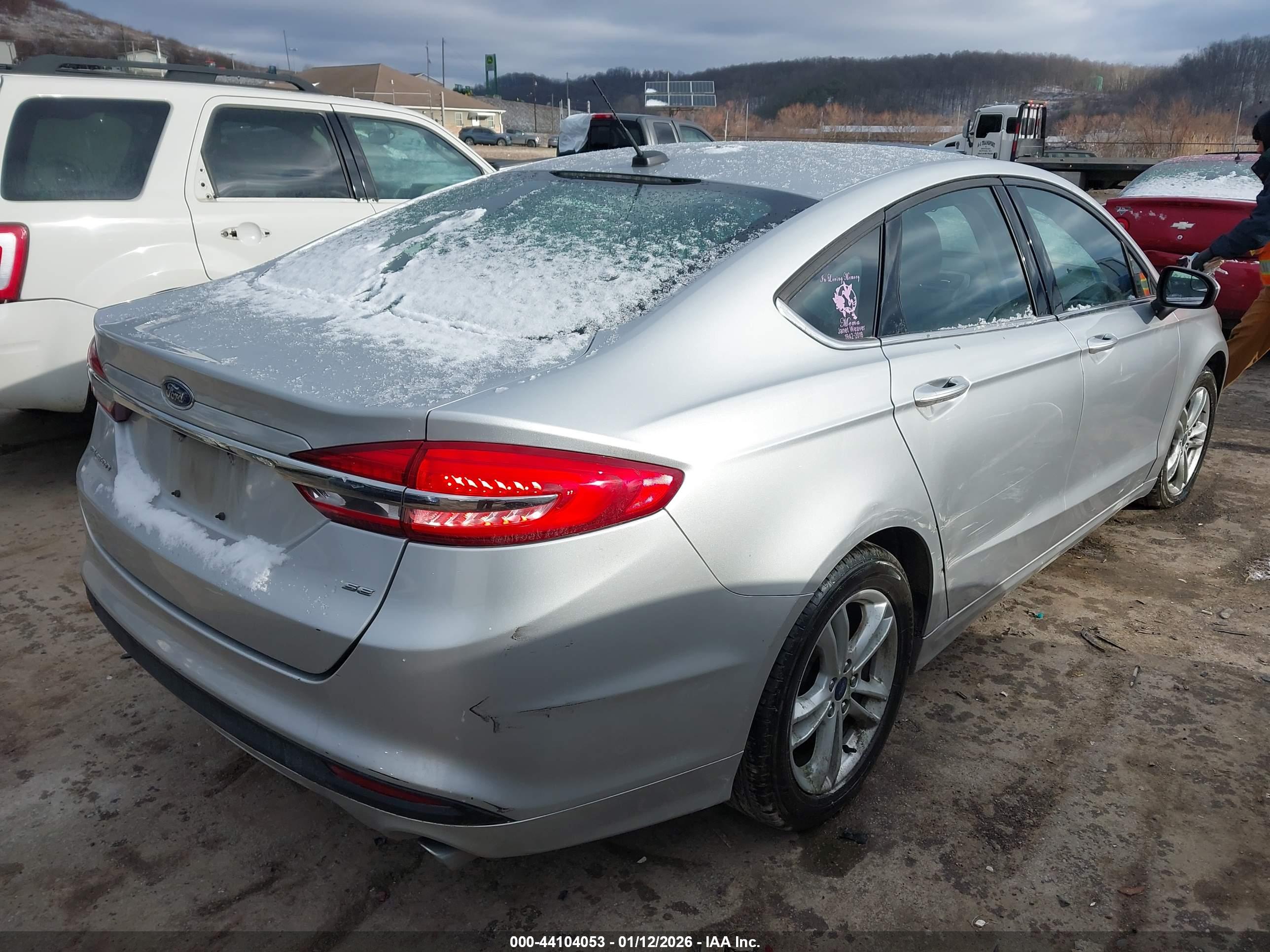 FORD FUSION image 4