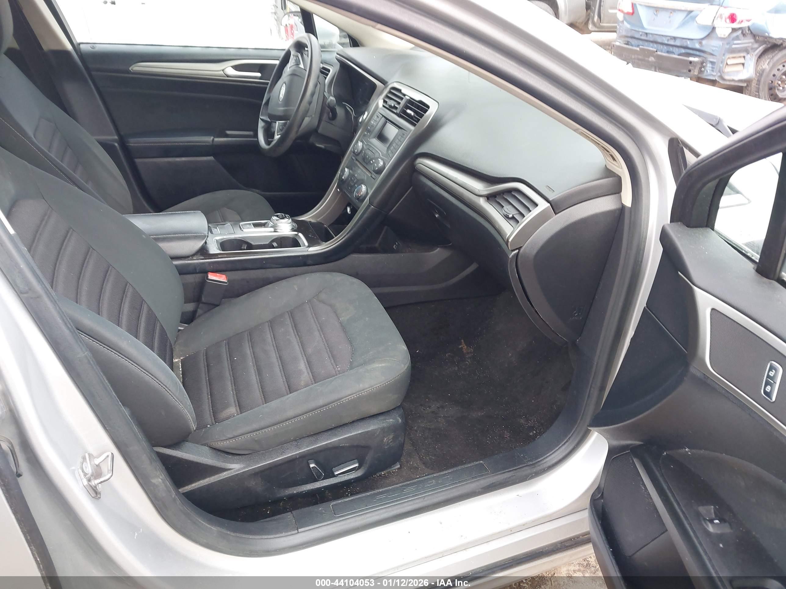 FORD FUSION image 5