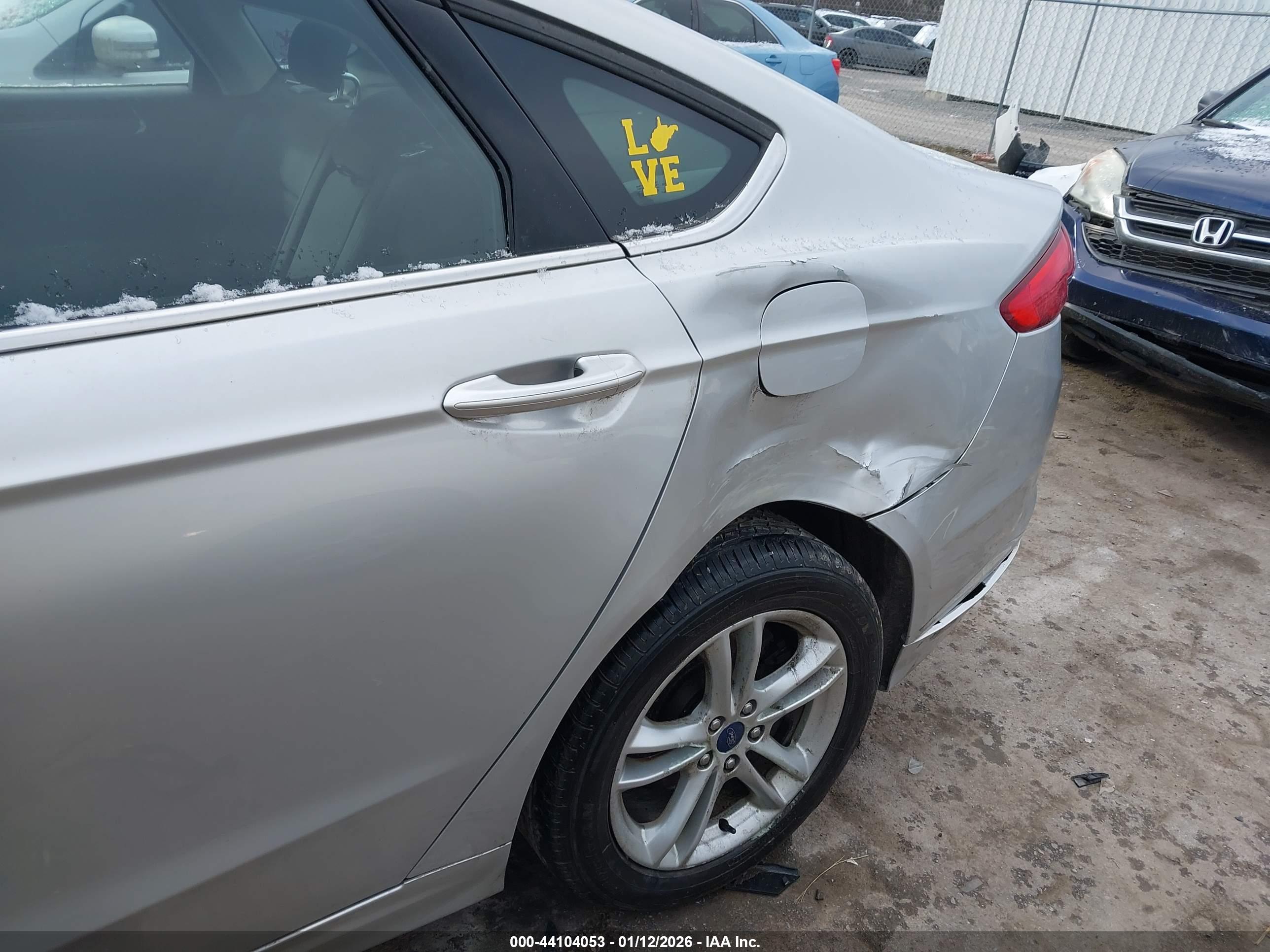 FORD FUSION image 6