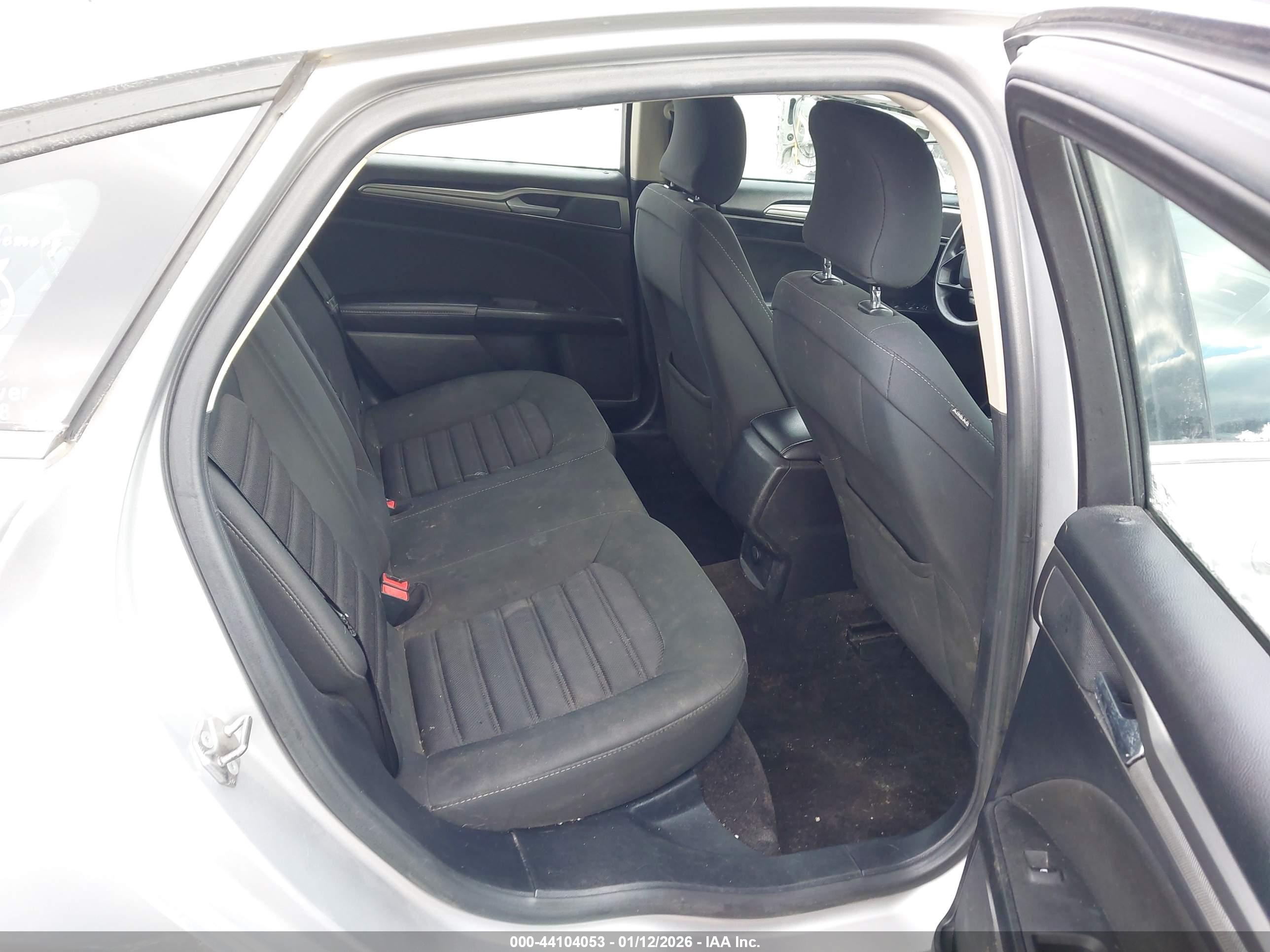 FORD FUSION image 8