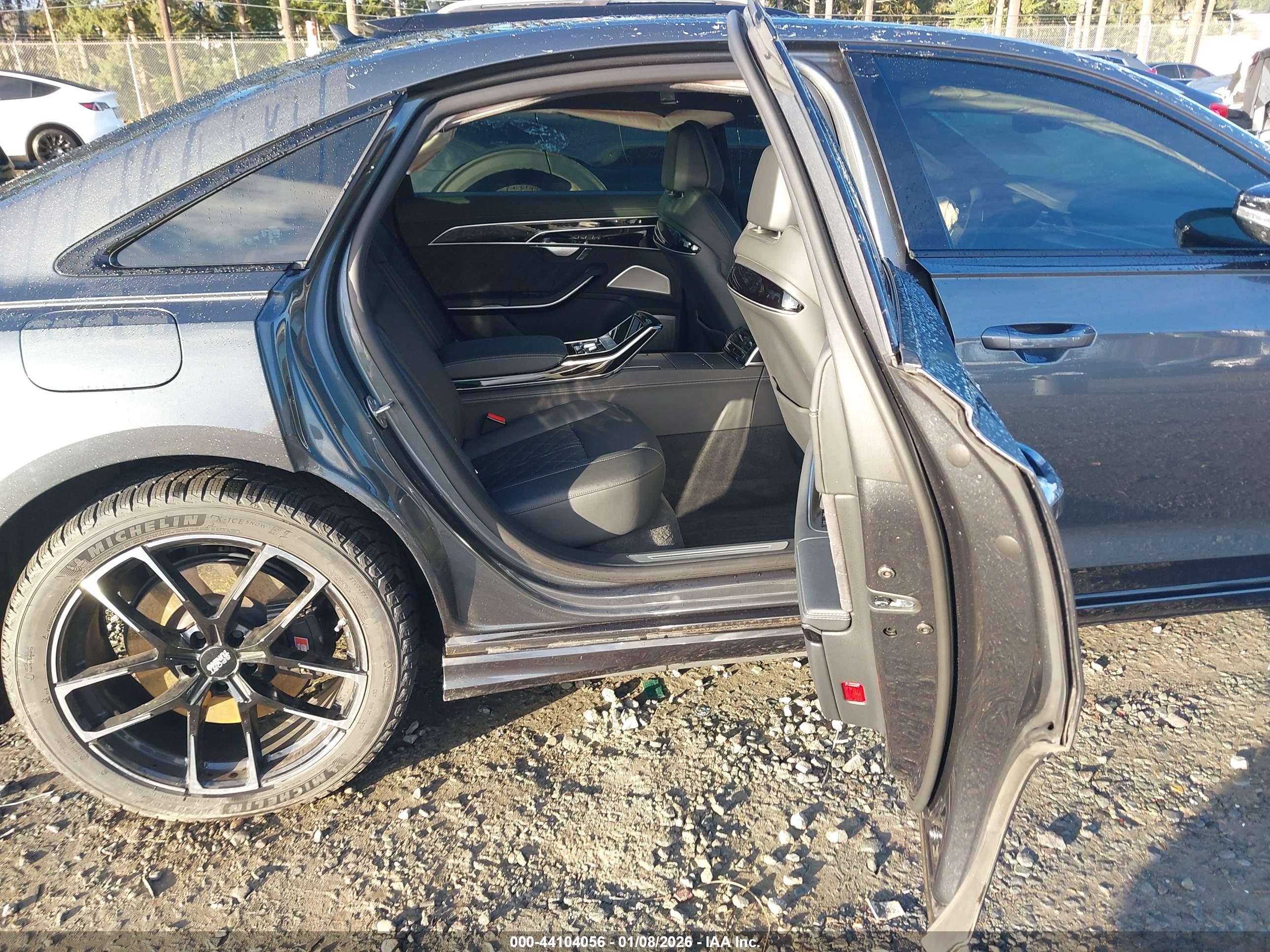 AUDI S8 image 8