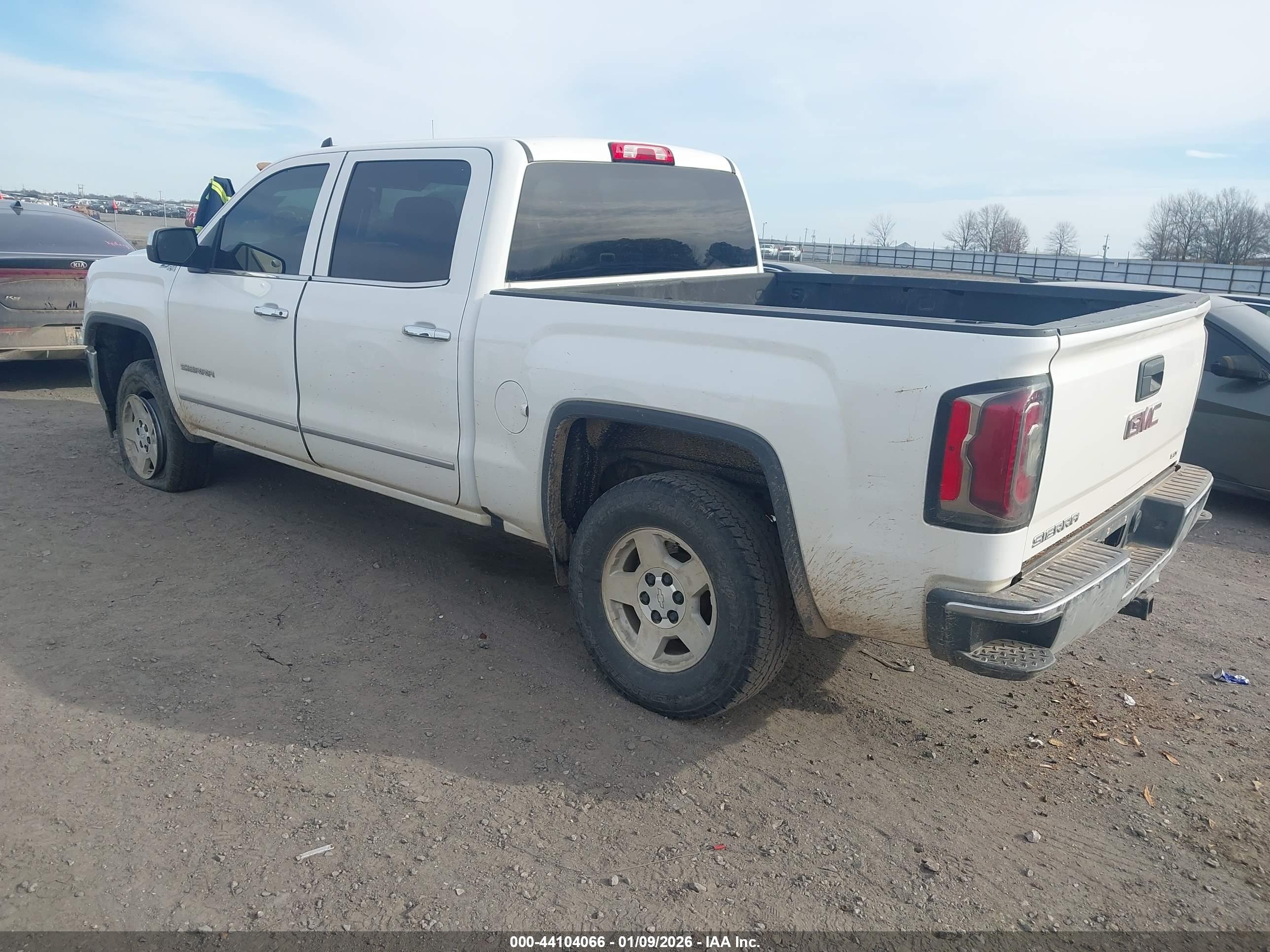 GMC SIERRA image 3