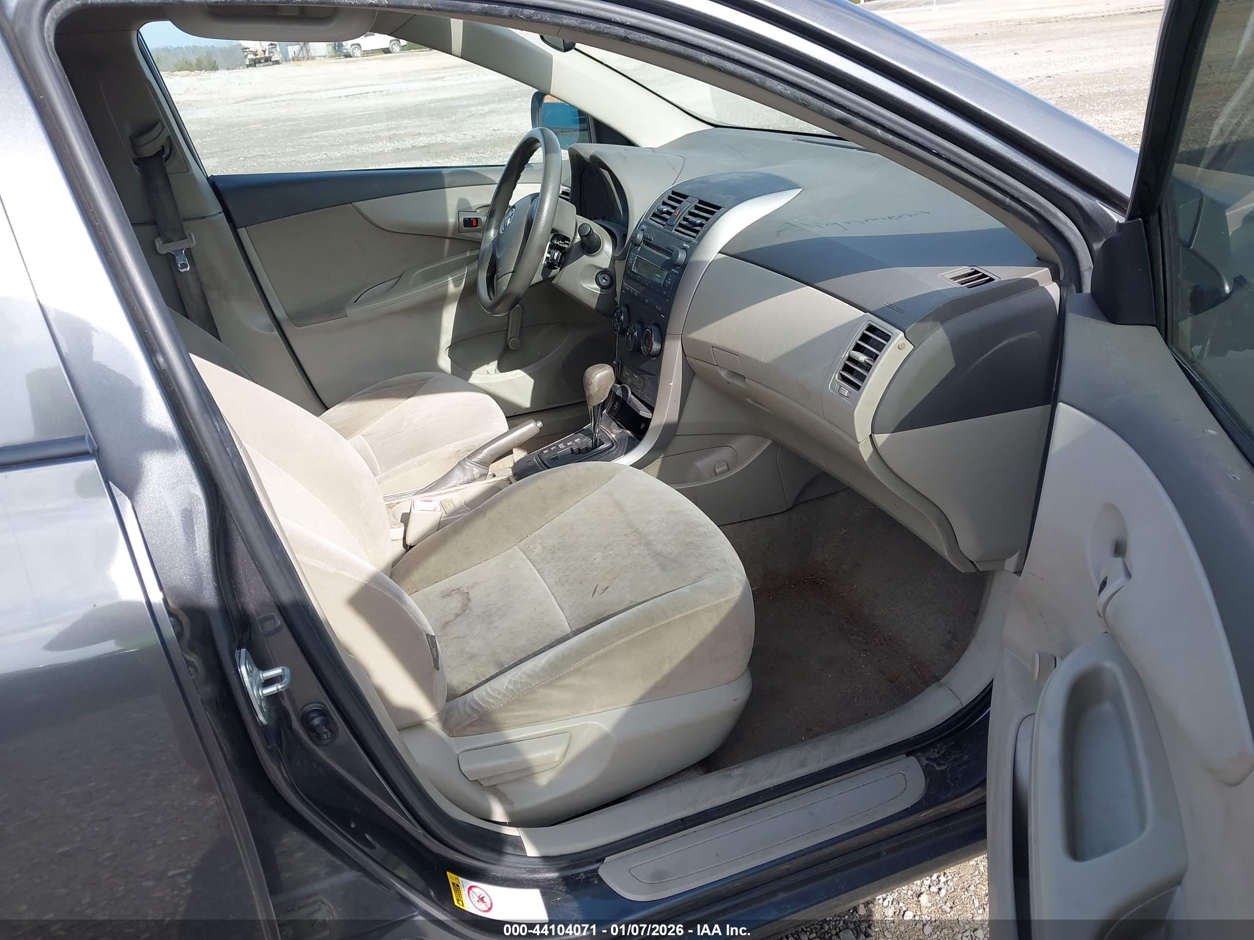TOYOTA COROLLA image 5