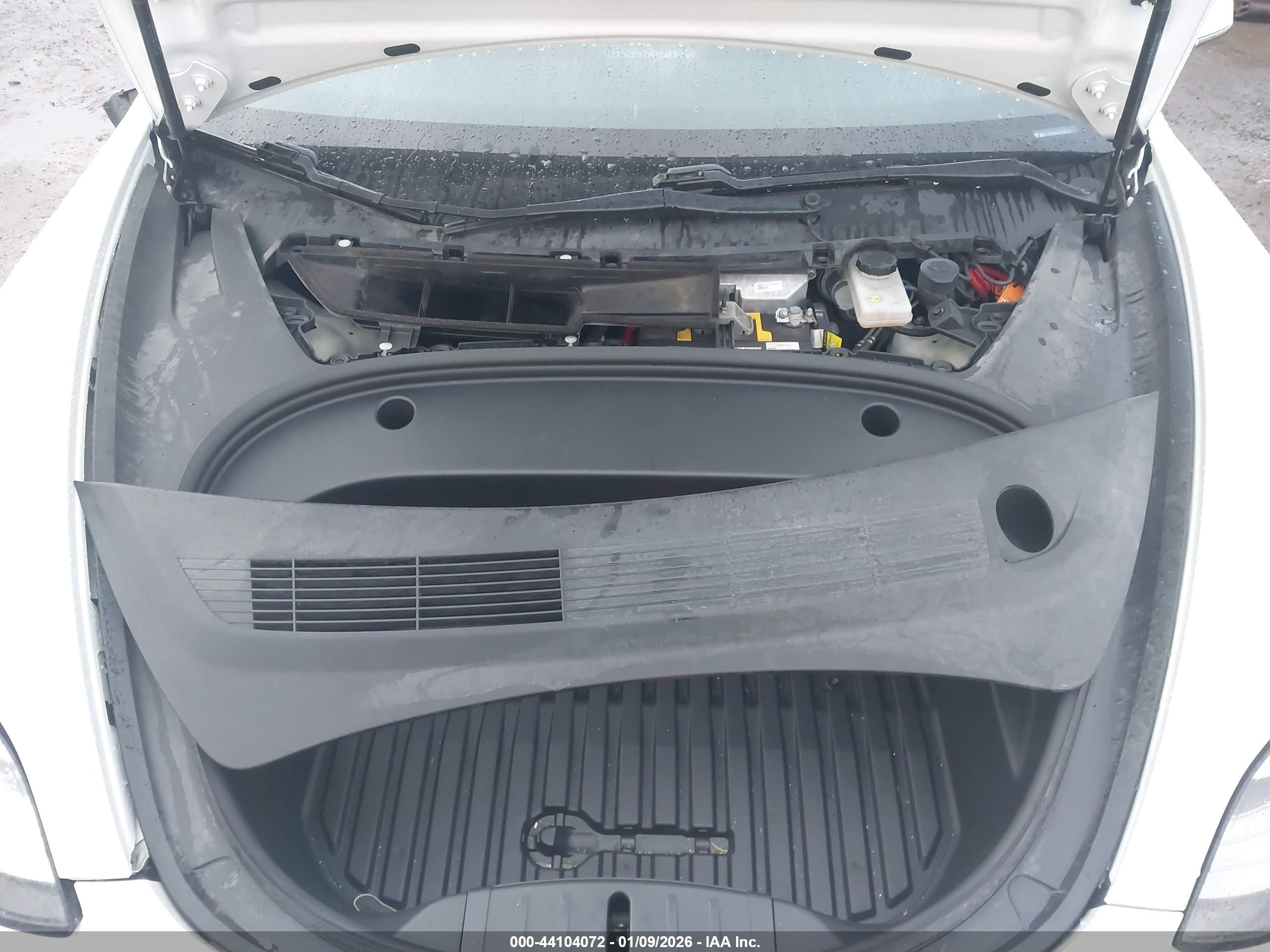 TESLA MODEL image 10