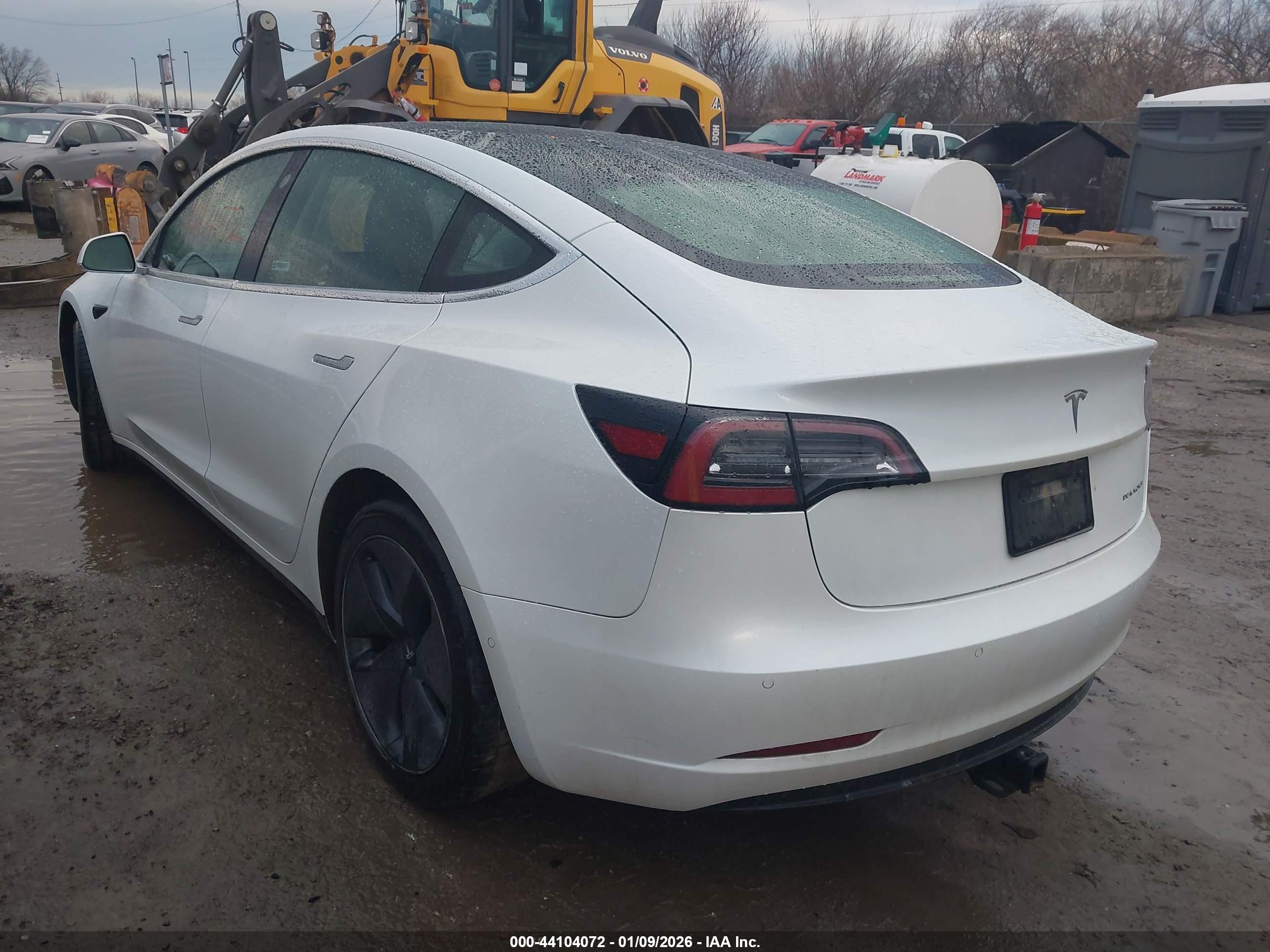 TESLA MODEL image 3