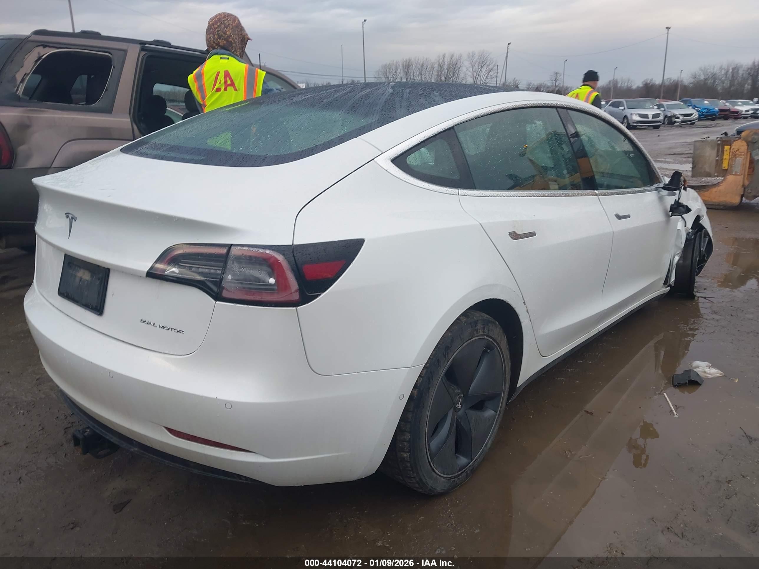 TESLA MODEL image 4