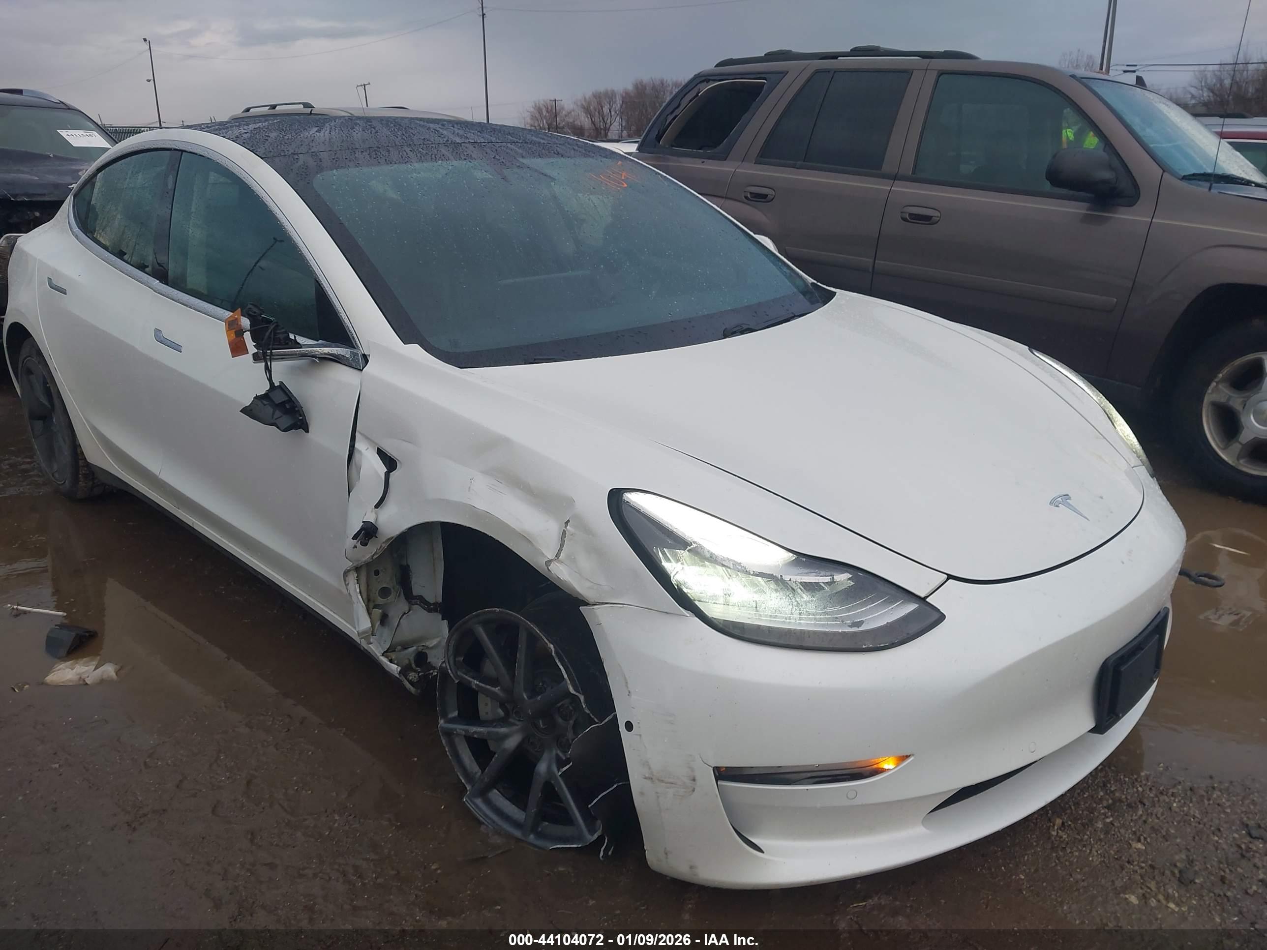 TESLA MODEL image 6