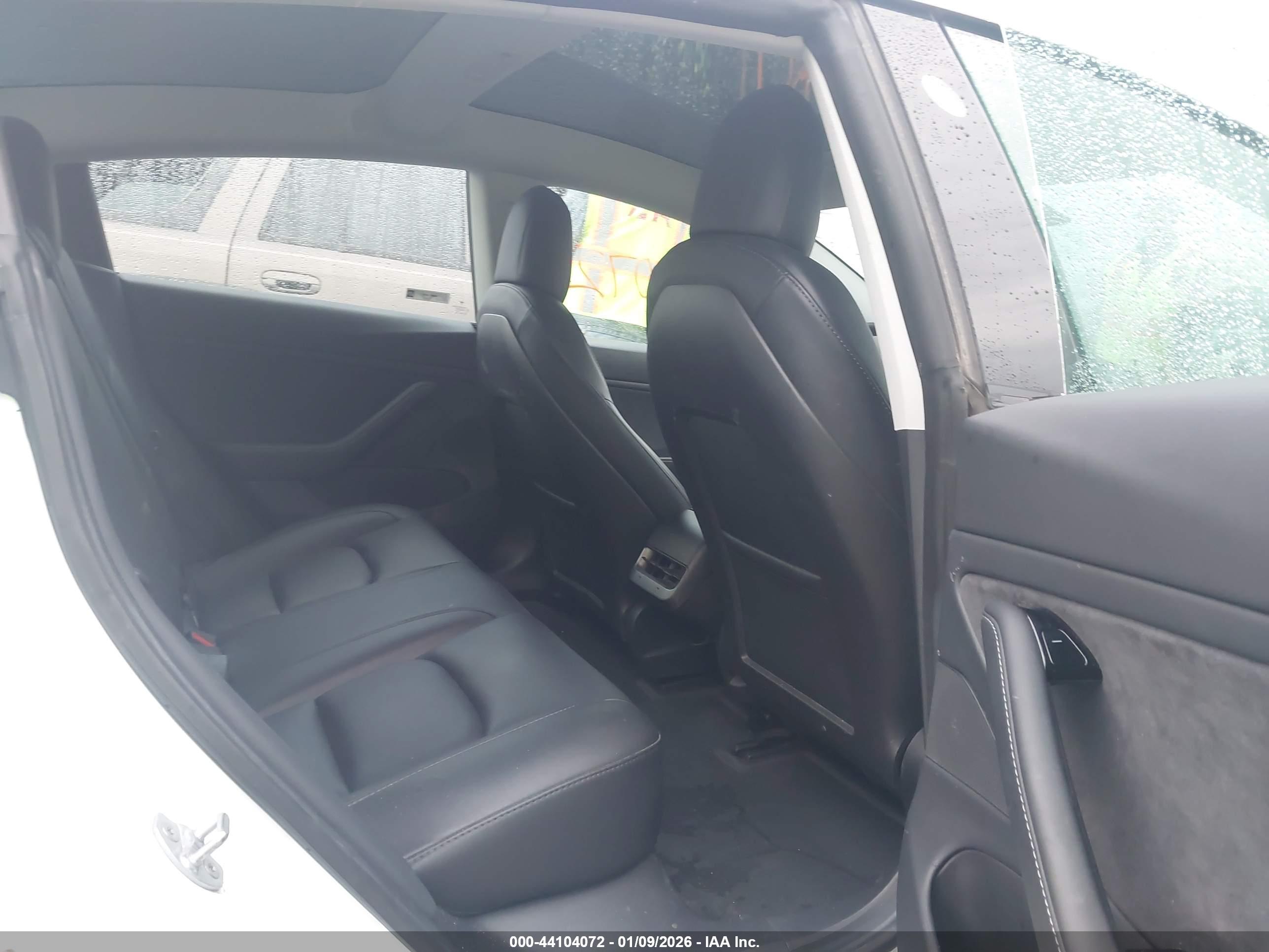 TESLA MODEL image 8