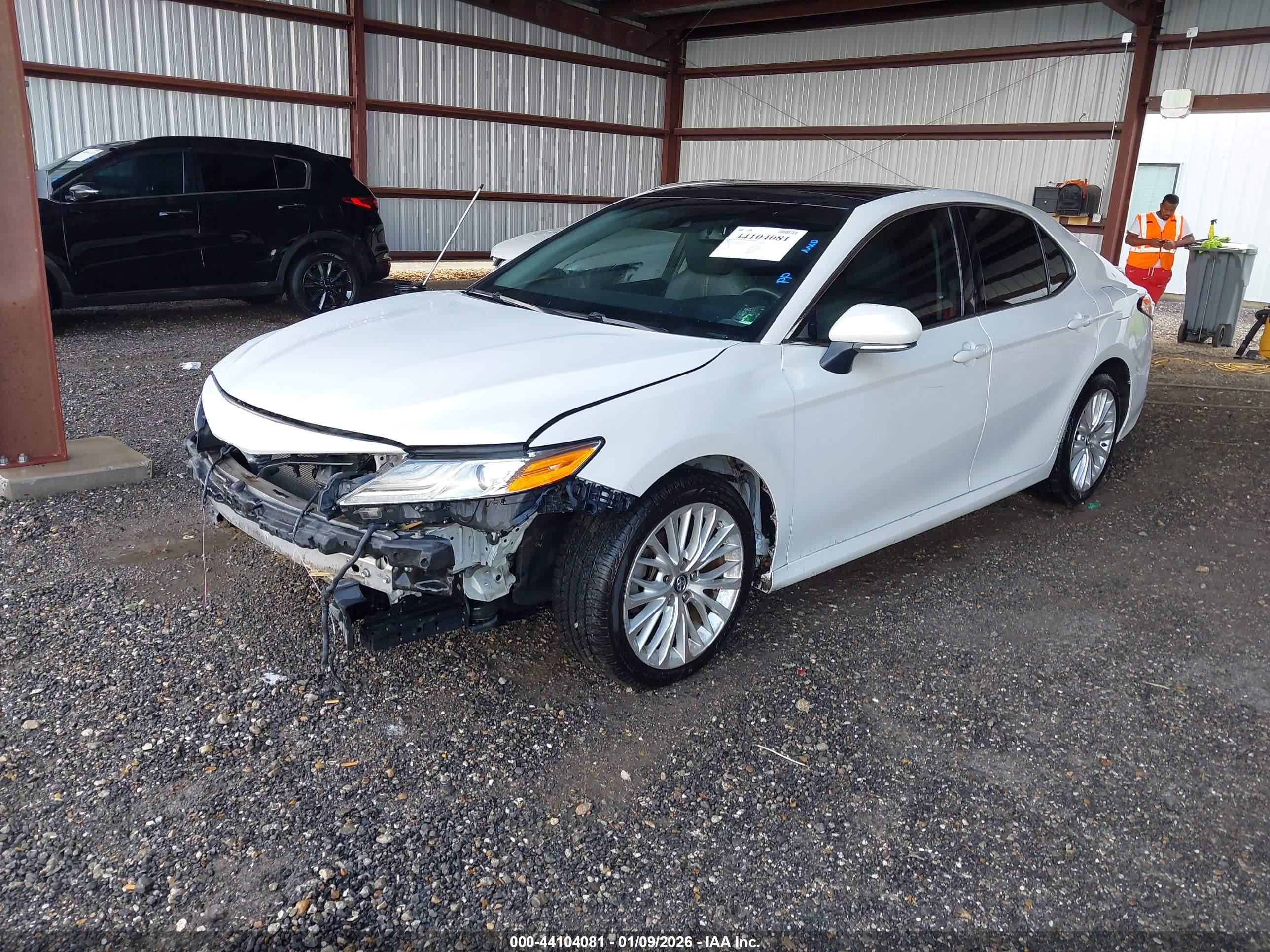 TOYOTA CAMRY image 2