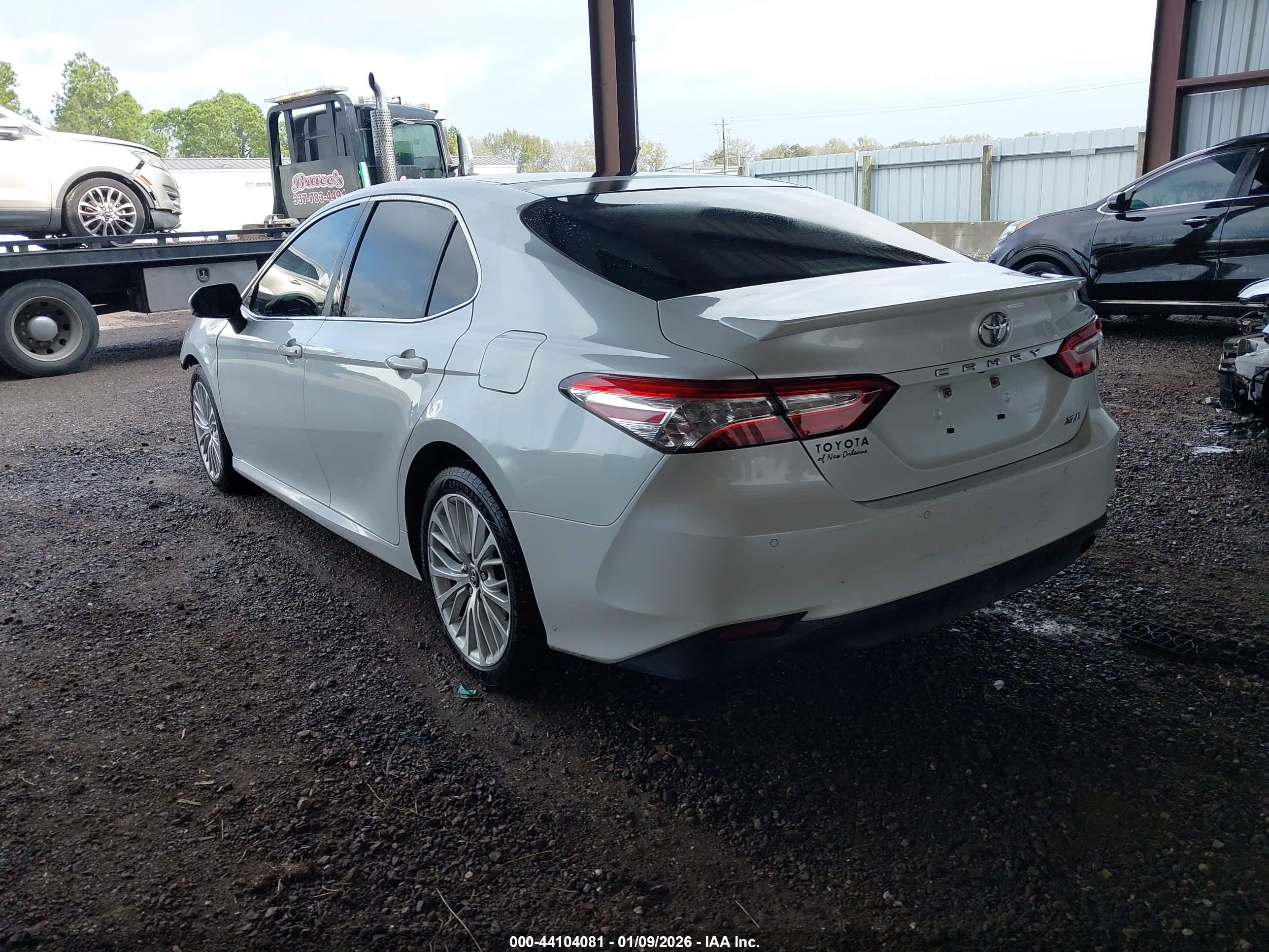 TOYOTA CAMRY image 3