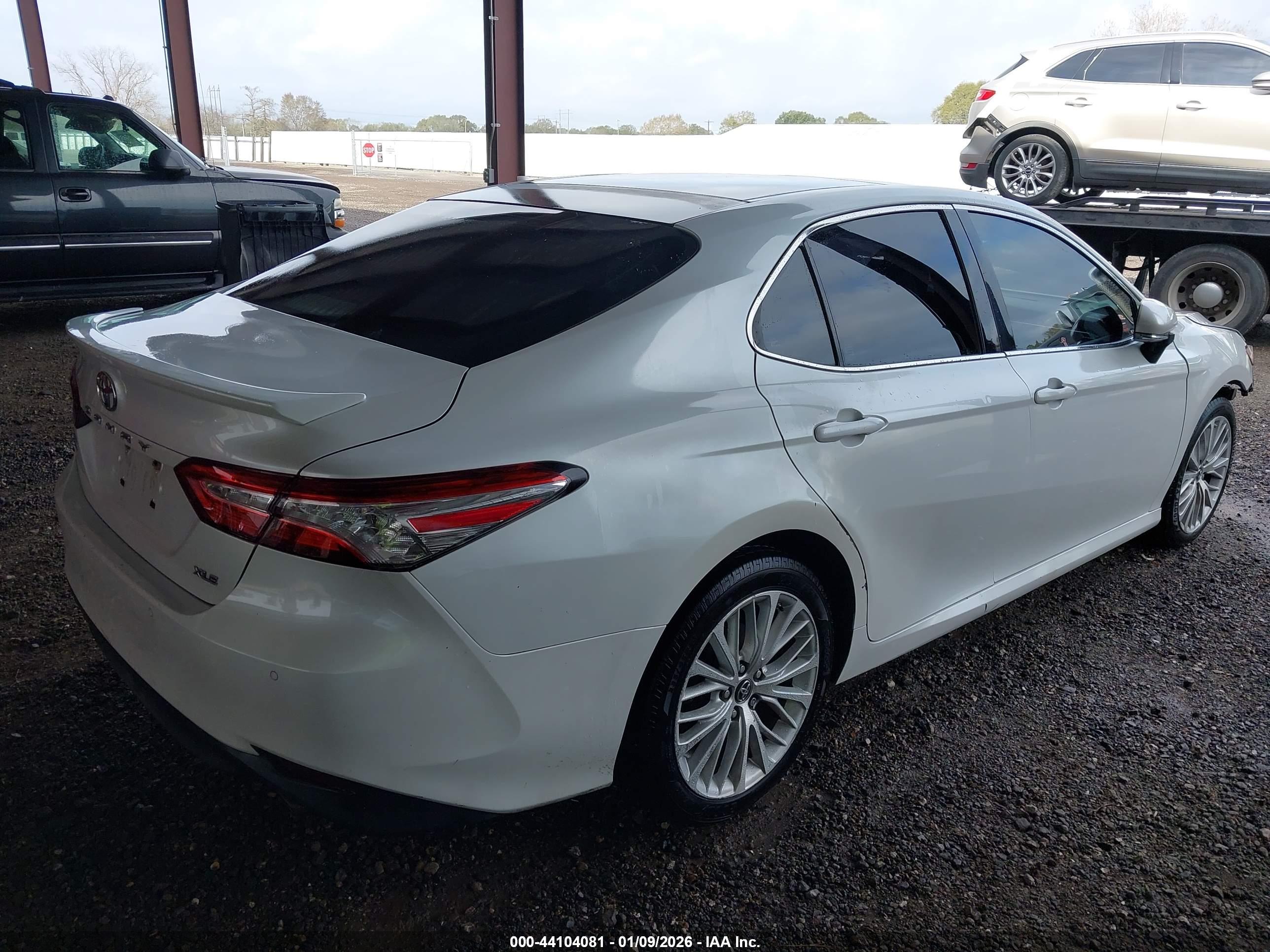 TOYOTA CAMRY image 4