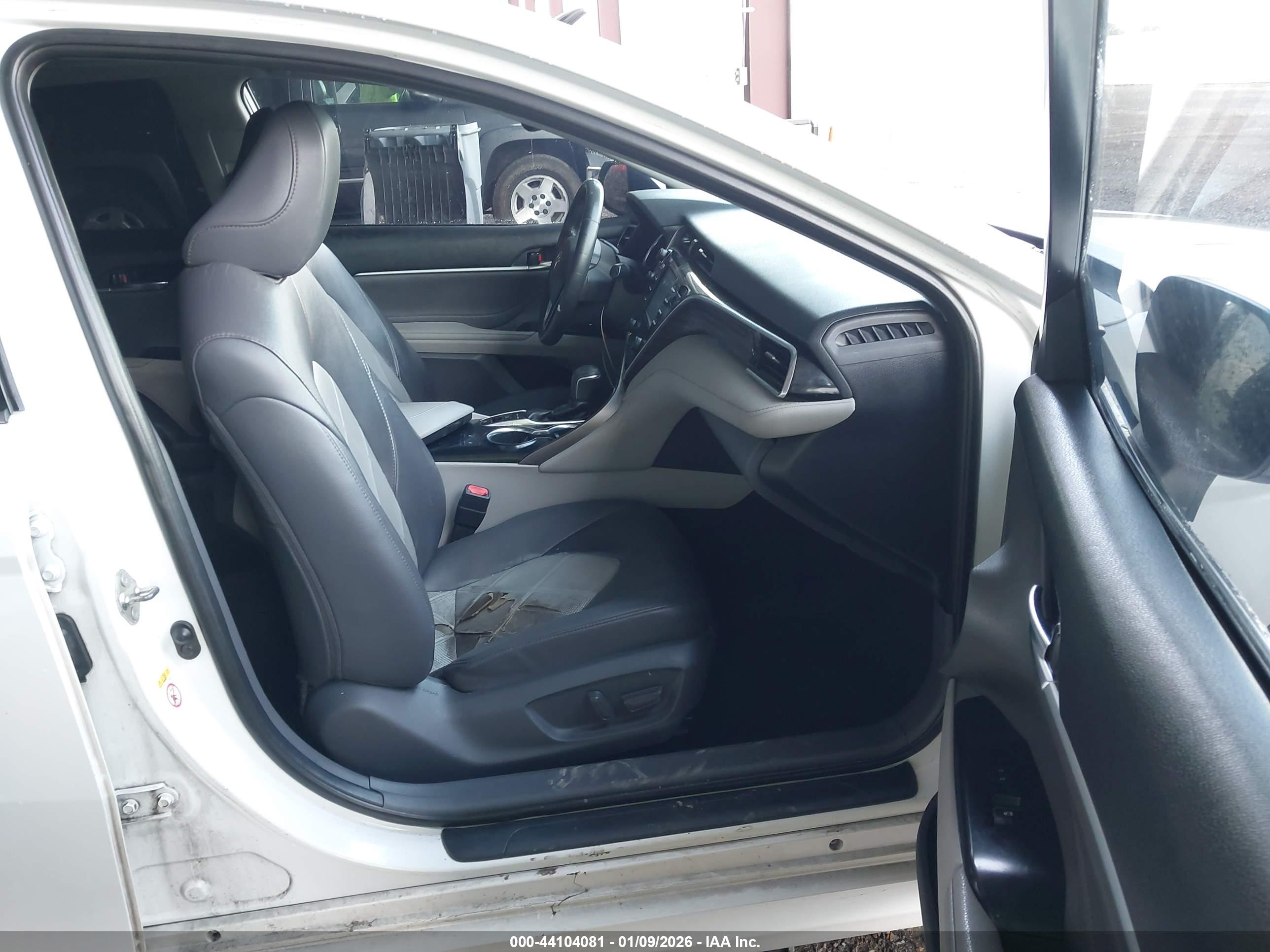 TOYOTA CAMRY image 5