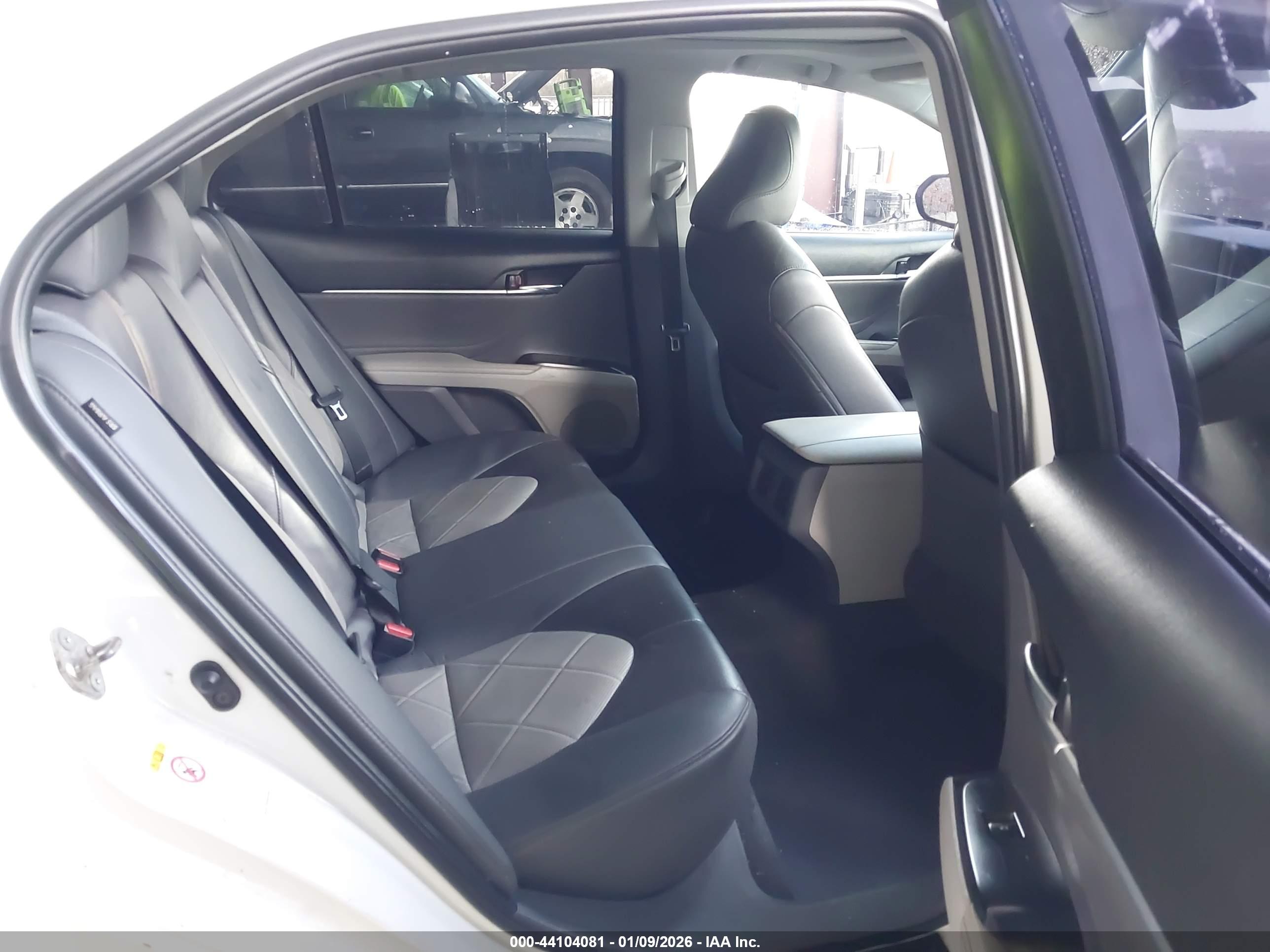 TOYOTA CAMRY image 8