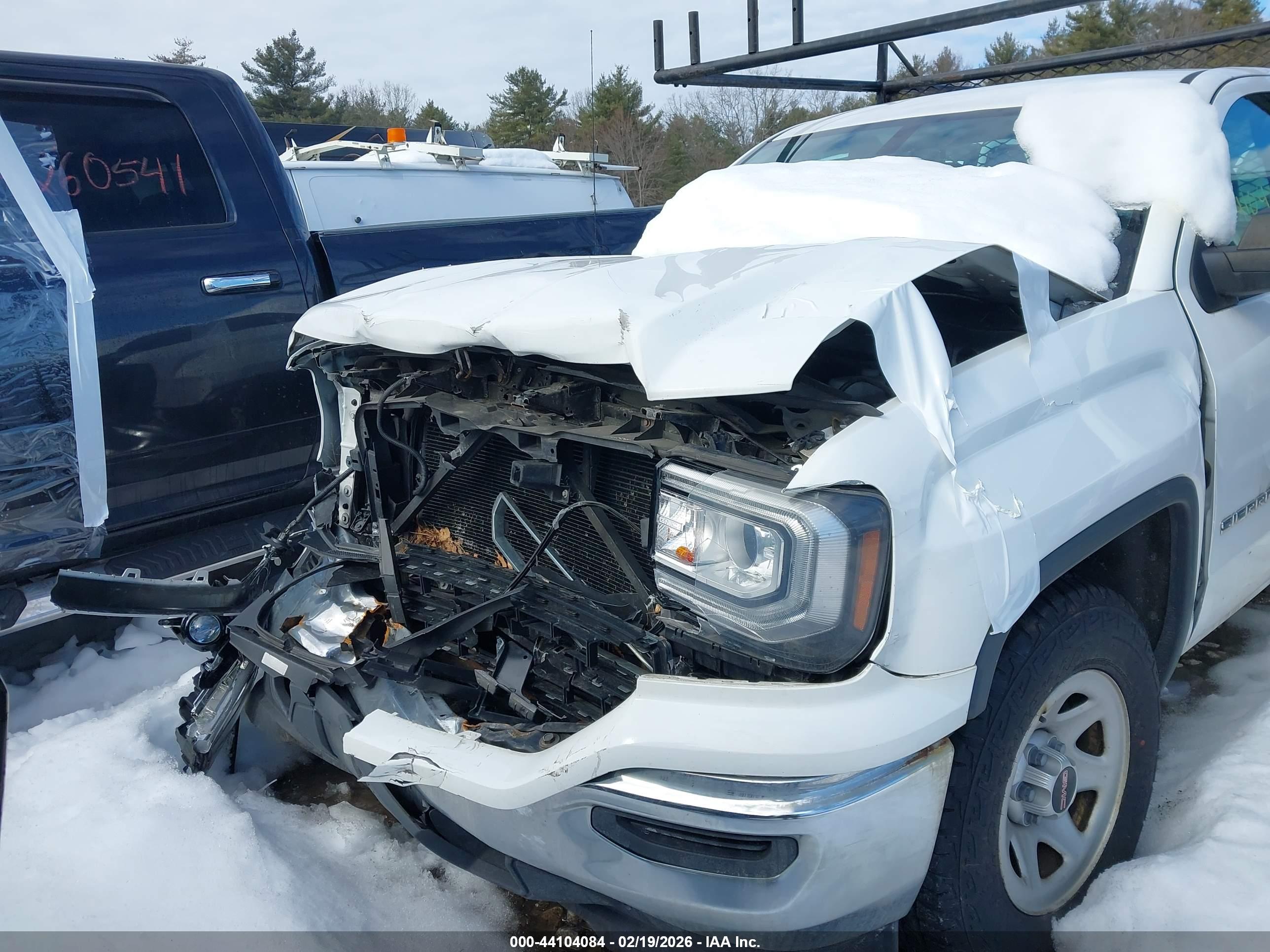 GMC SIERRA image 6