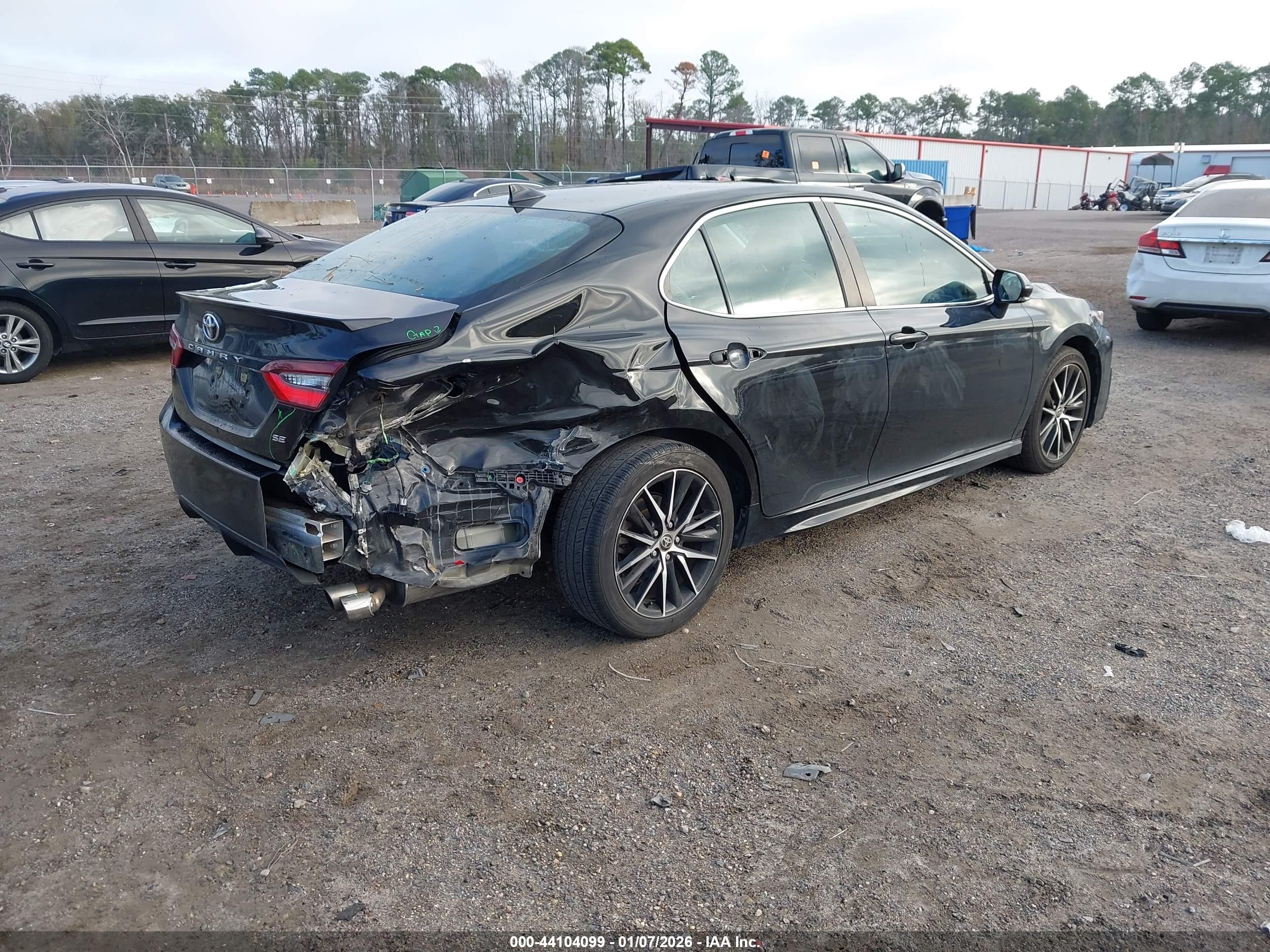 TOYOTA CAMRY image 4