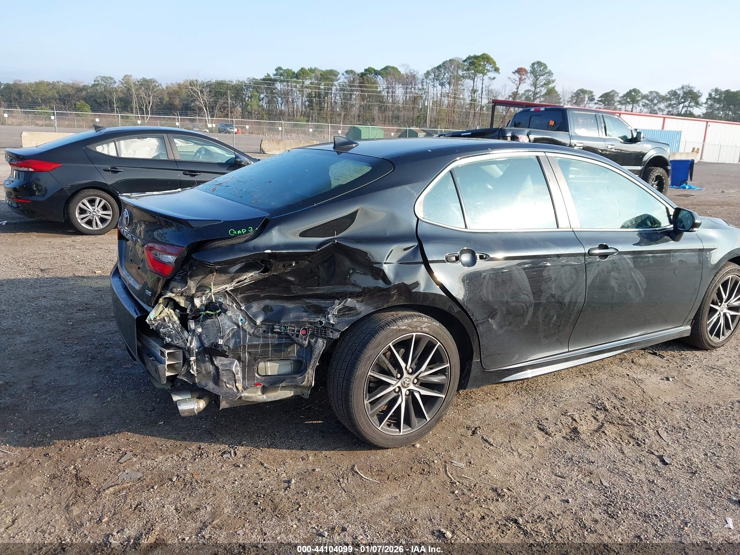 TOYOTA CAMRY image 6