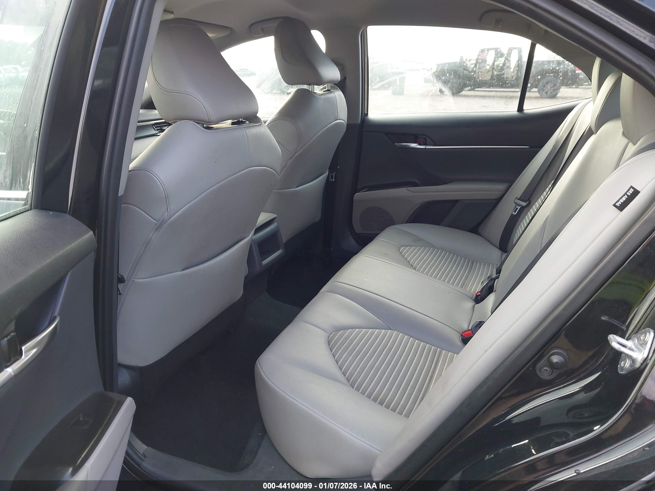 TOYOTA CAMRY image 8