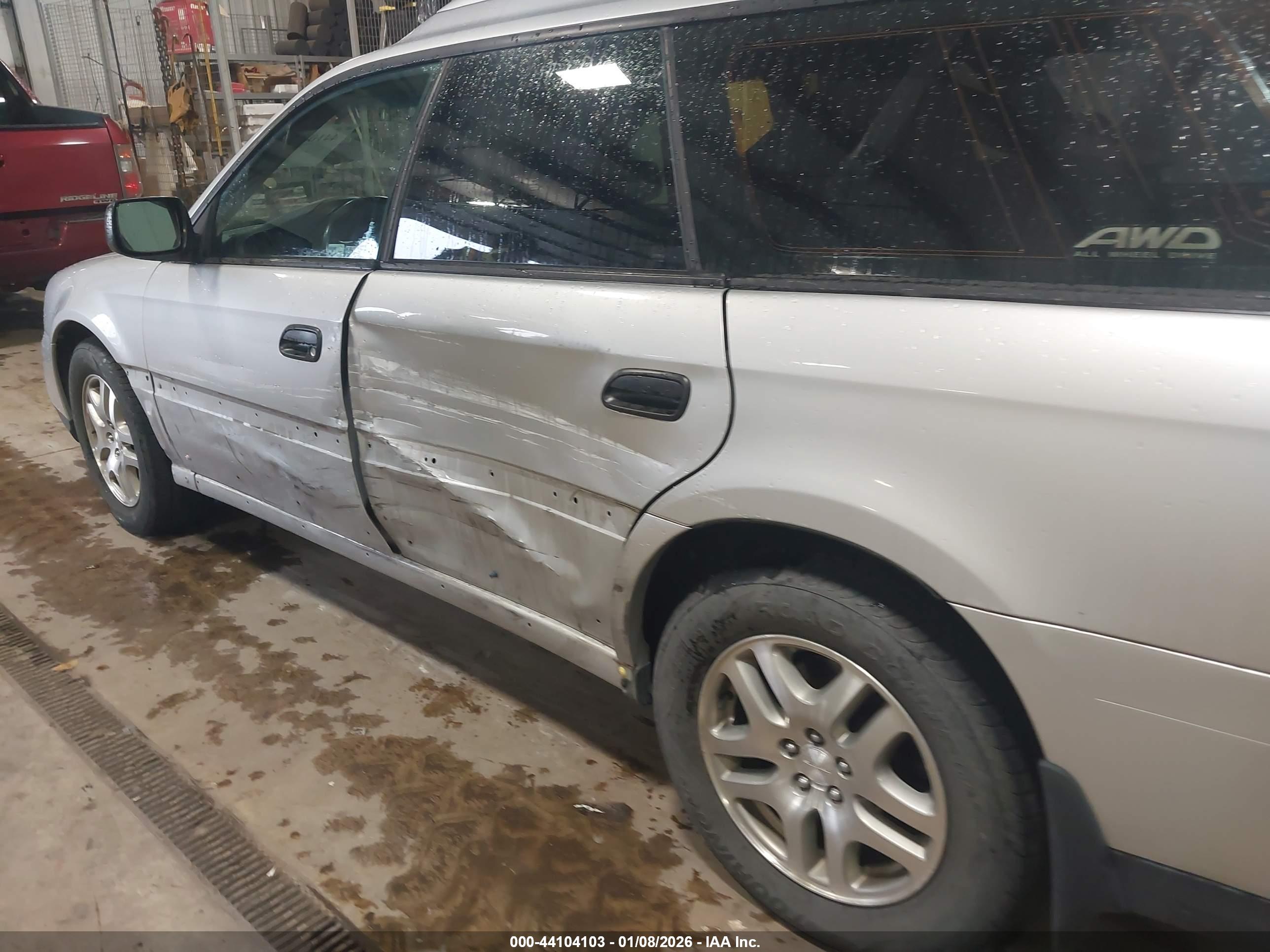 SUBARU OUTBACK image 6