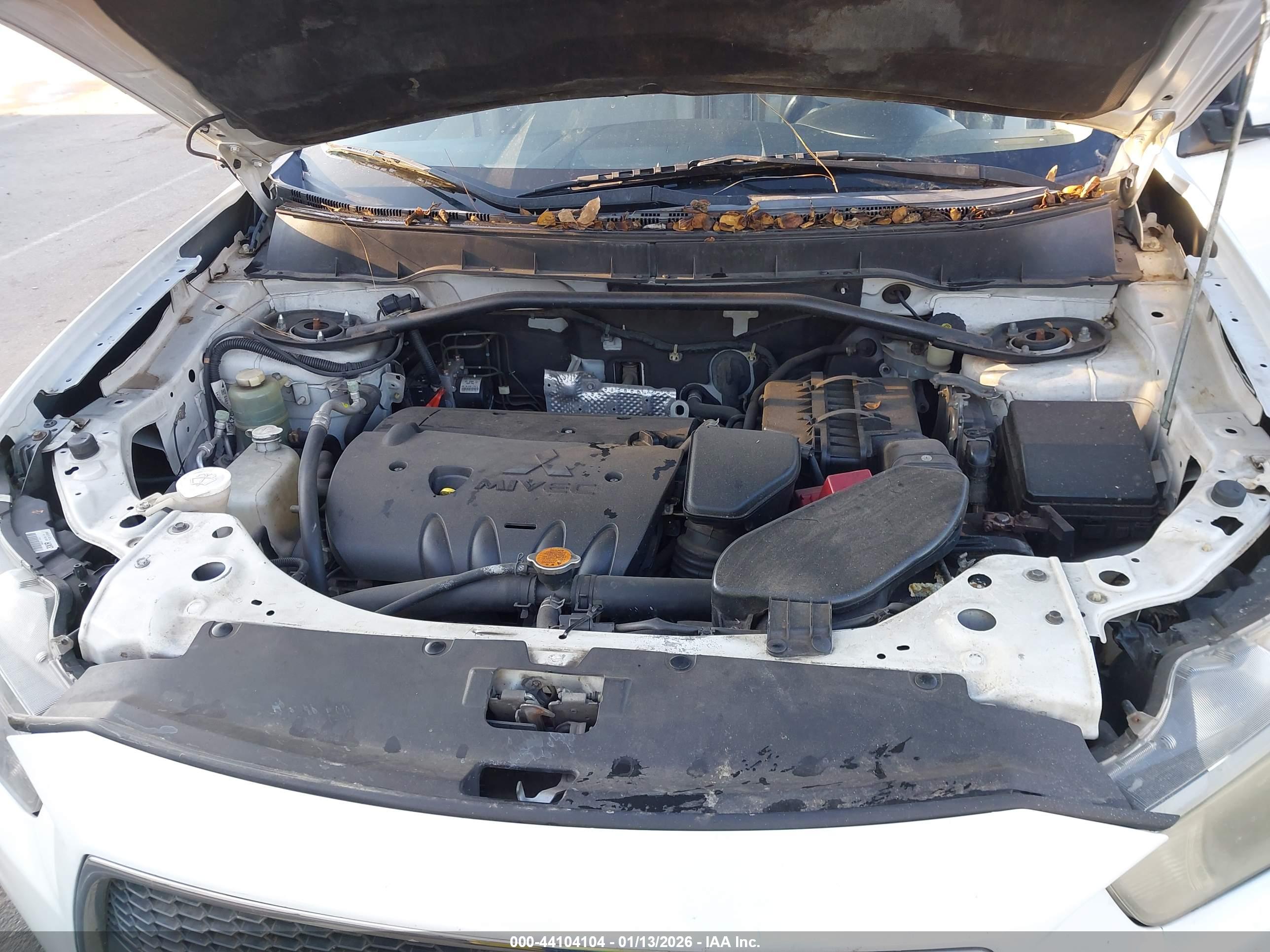 MITSUBISHI OUTLANDER image 10