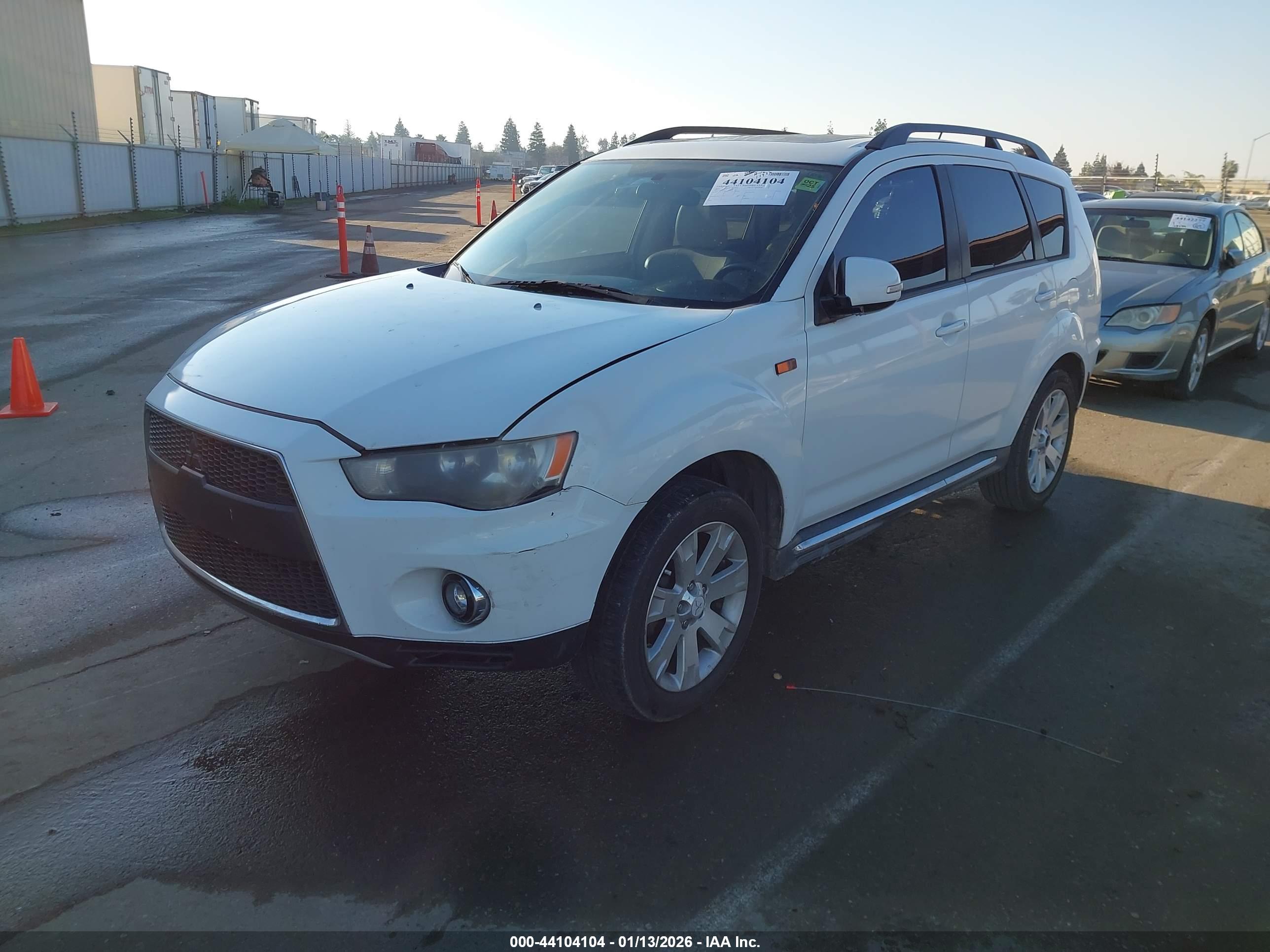 MITSUBISHI OUTLANDER image 2