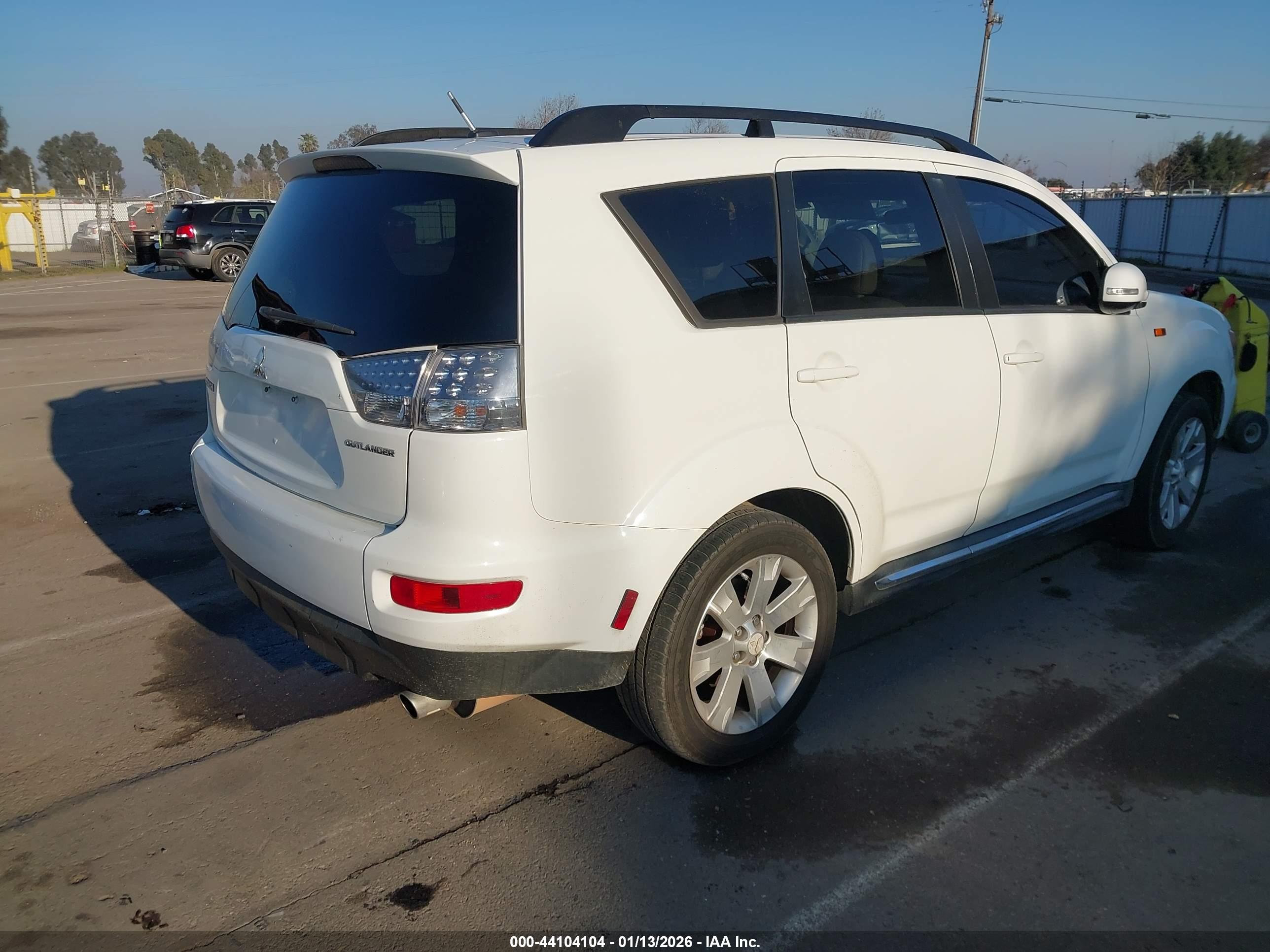 MITSUBISHI OUTLANDER image 4