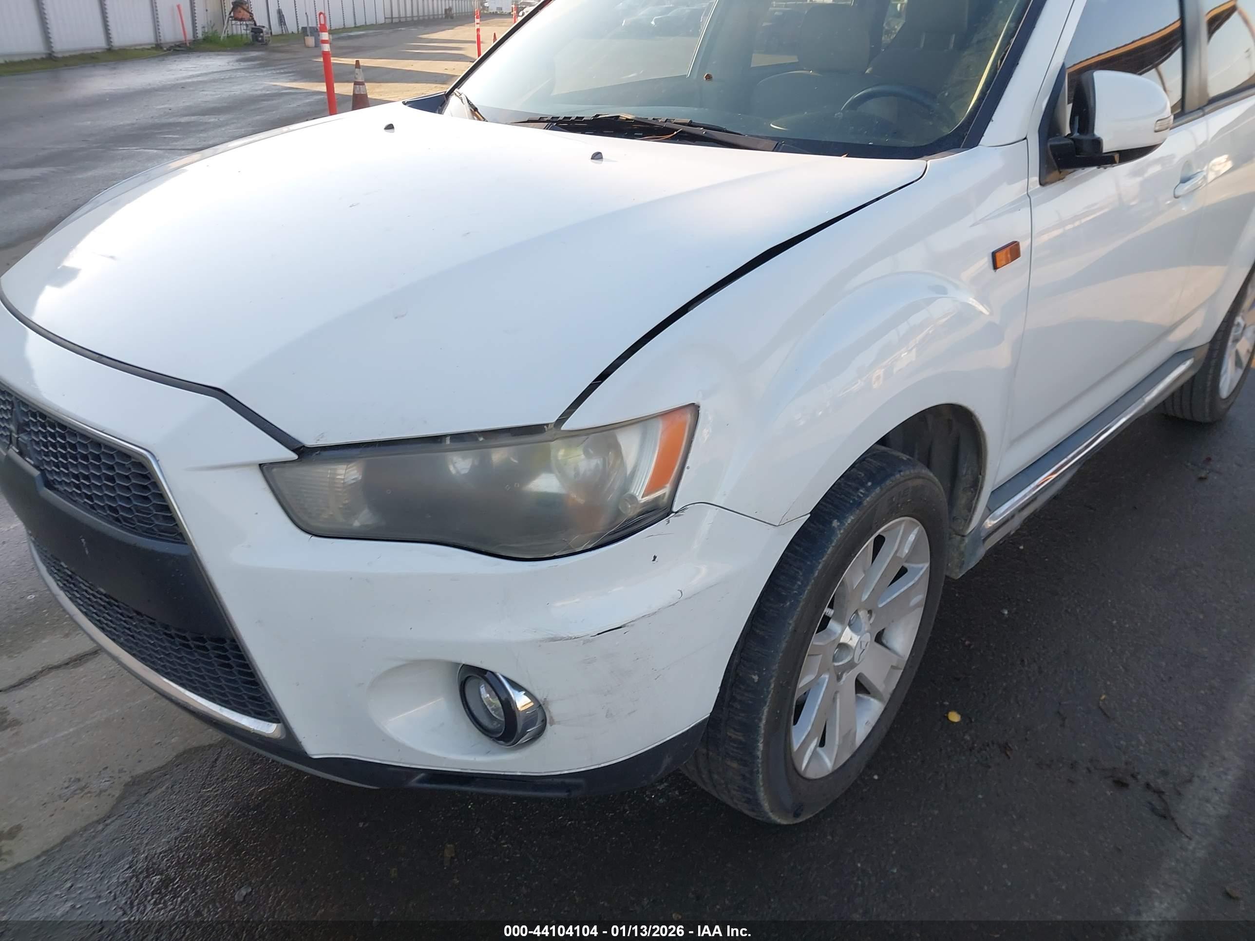 MITSUBISHI OUTLANDER image 6