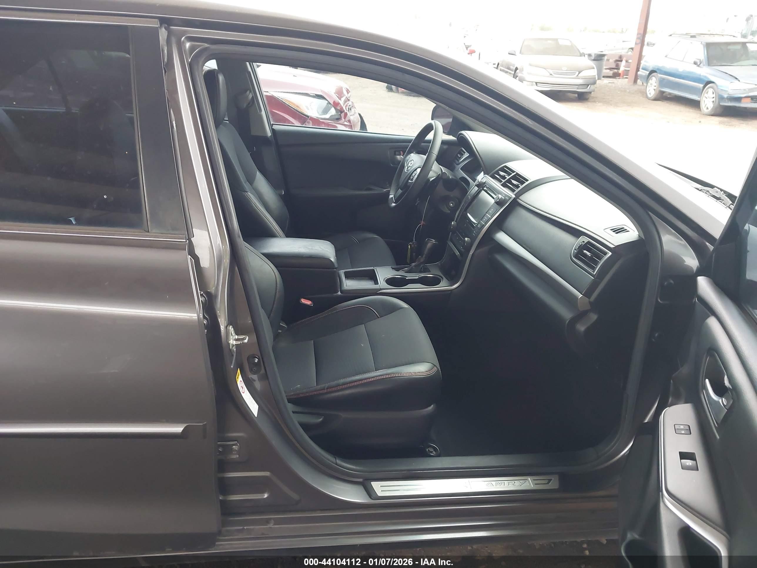 TOYOTA CAMRY image 5