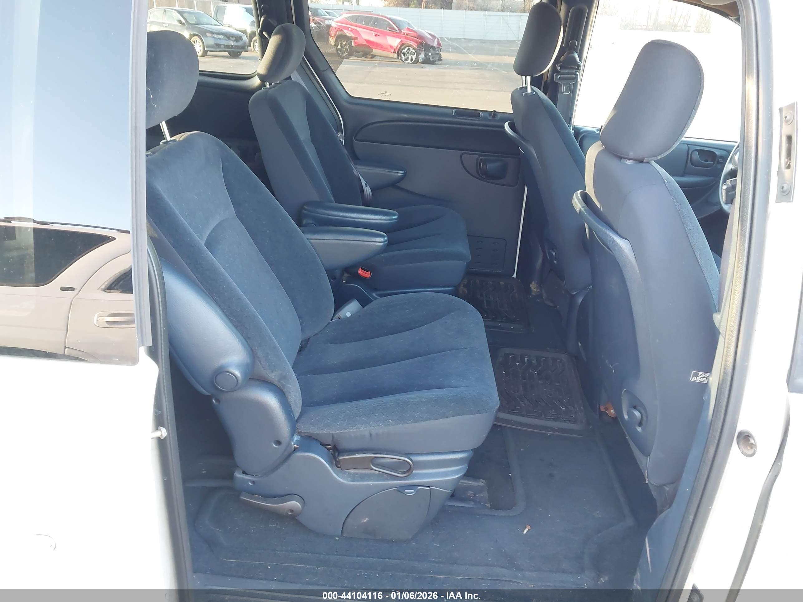 CHRYSLER TOWN image 8