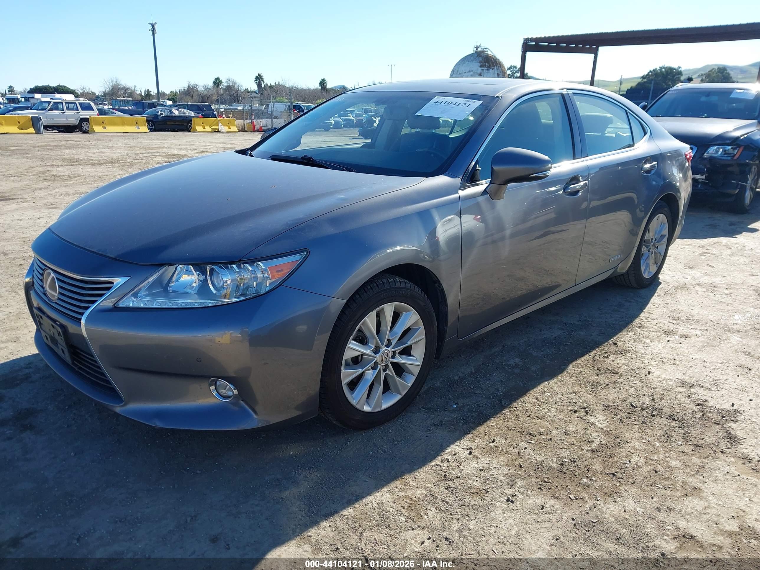 LEXUS ES image 2