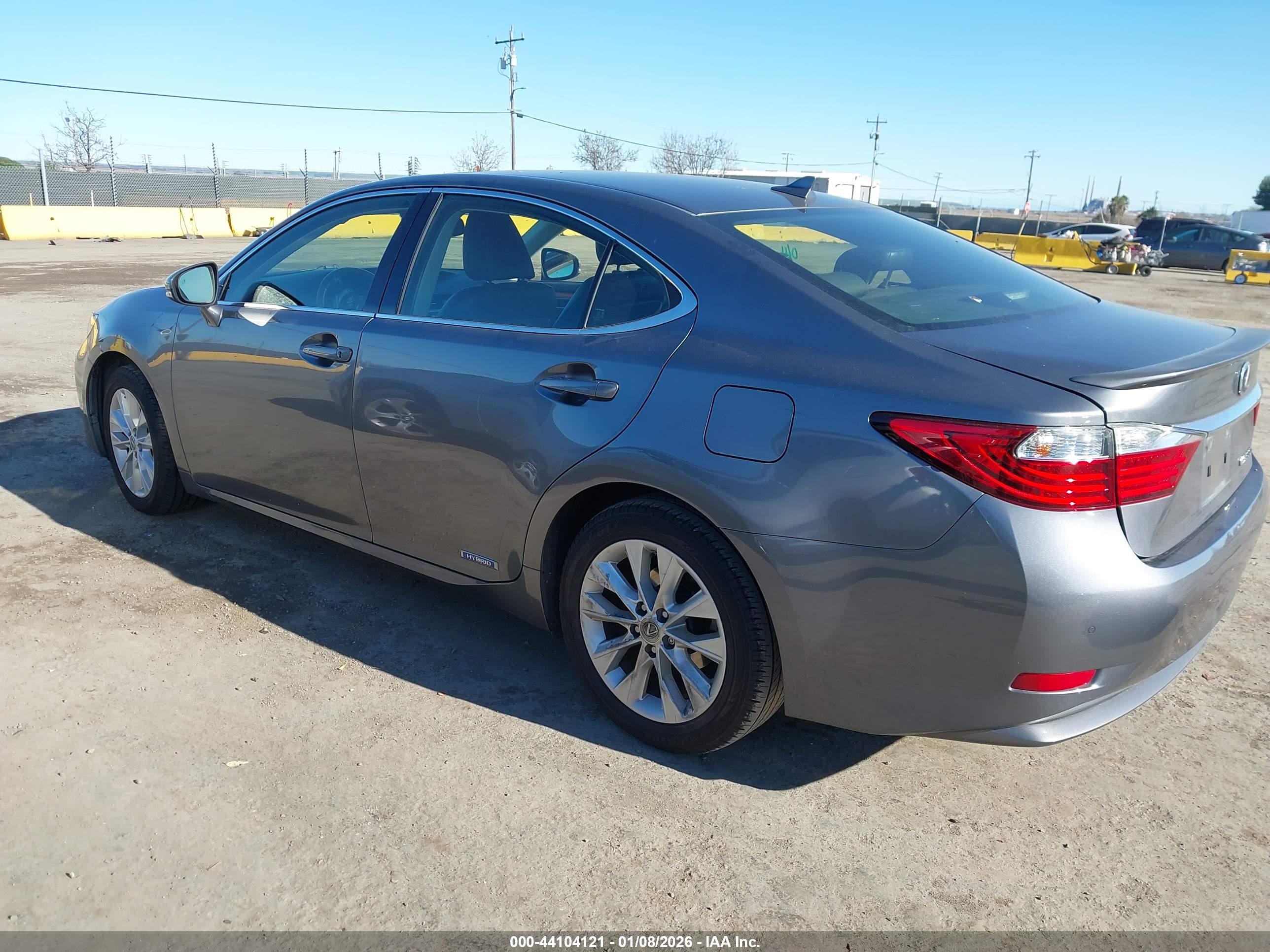 LEXUS ES image 3