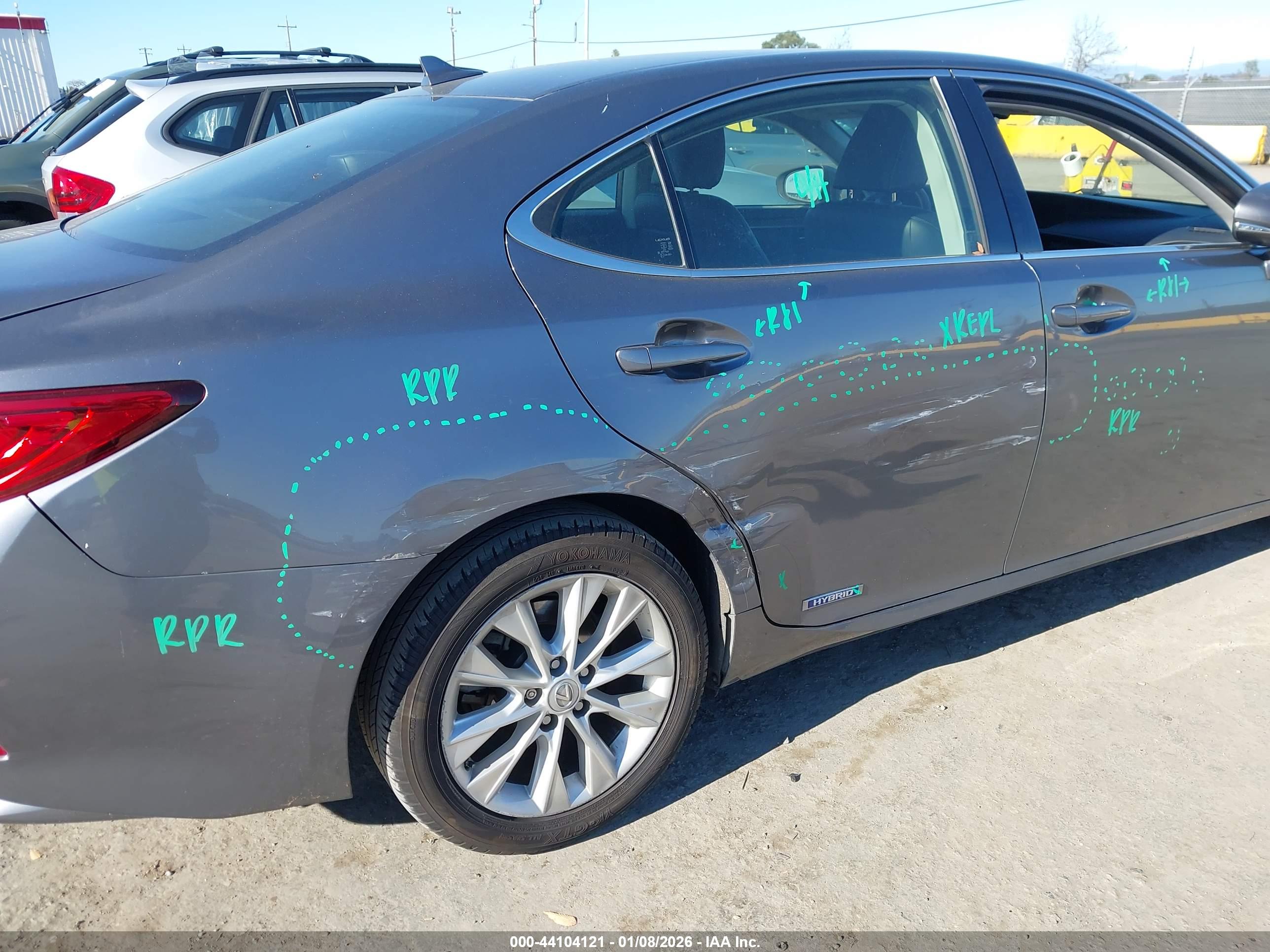LEXUS ES image 6