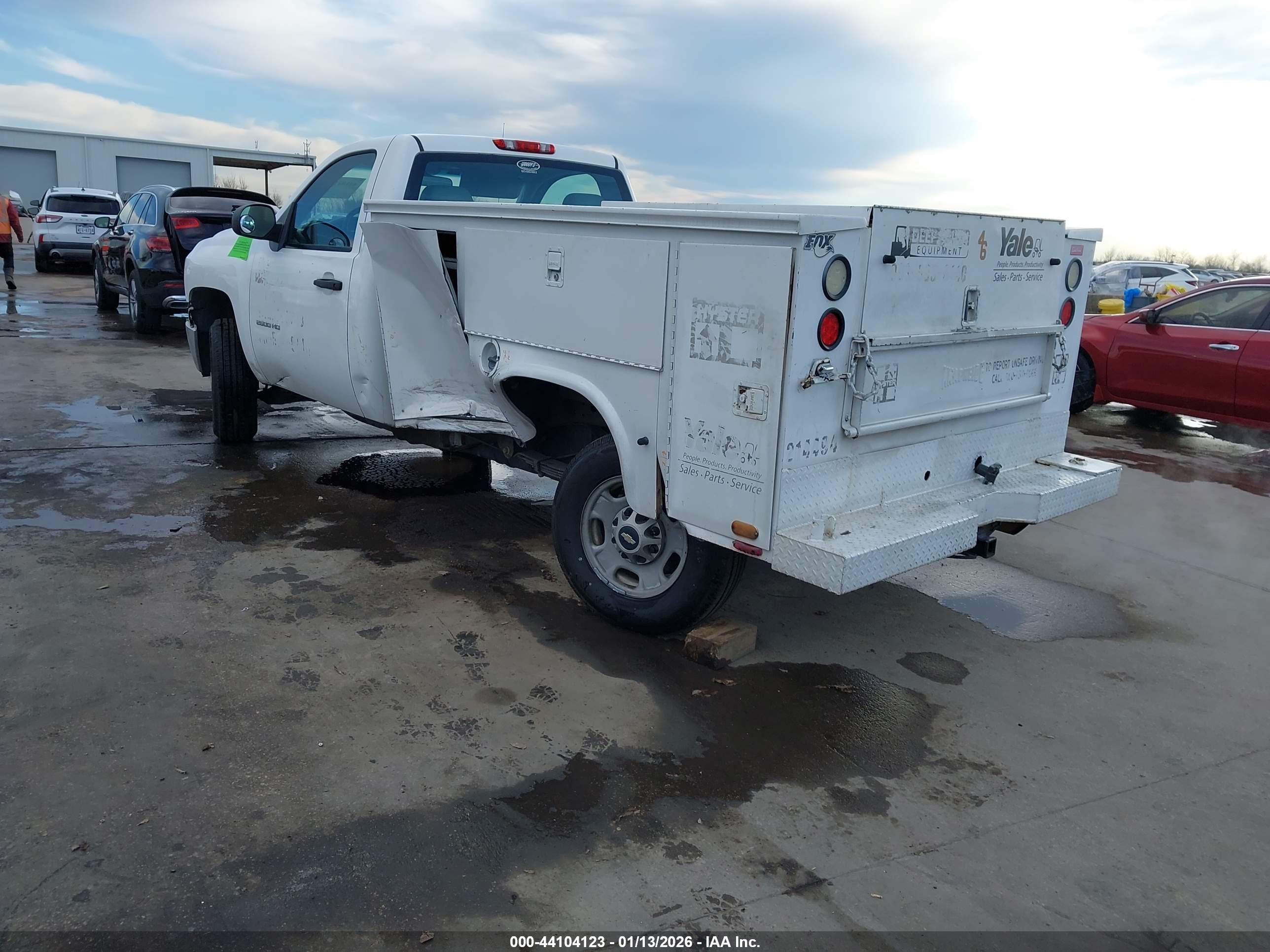 CHEVROLET SILVERADO image 3