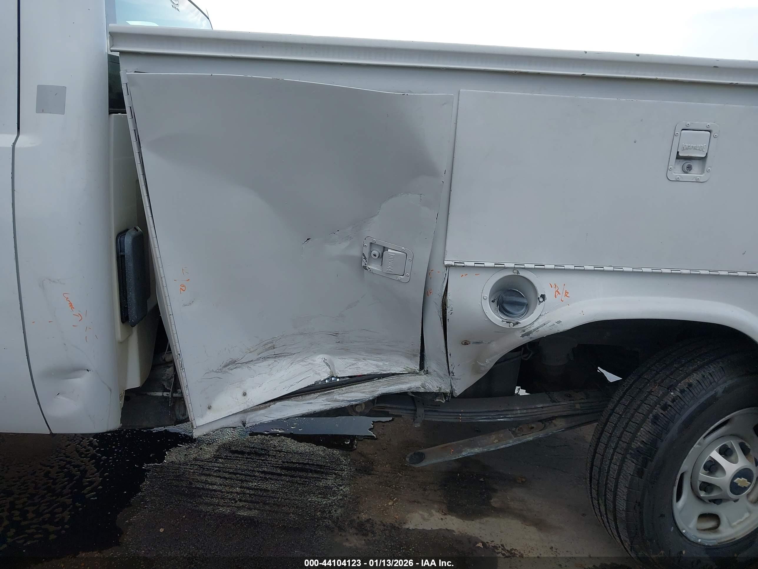 CHEVROLET SILVERADO image 6