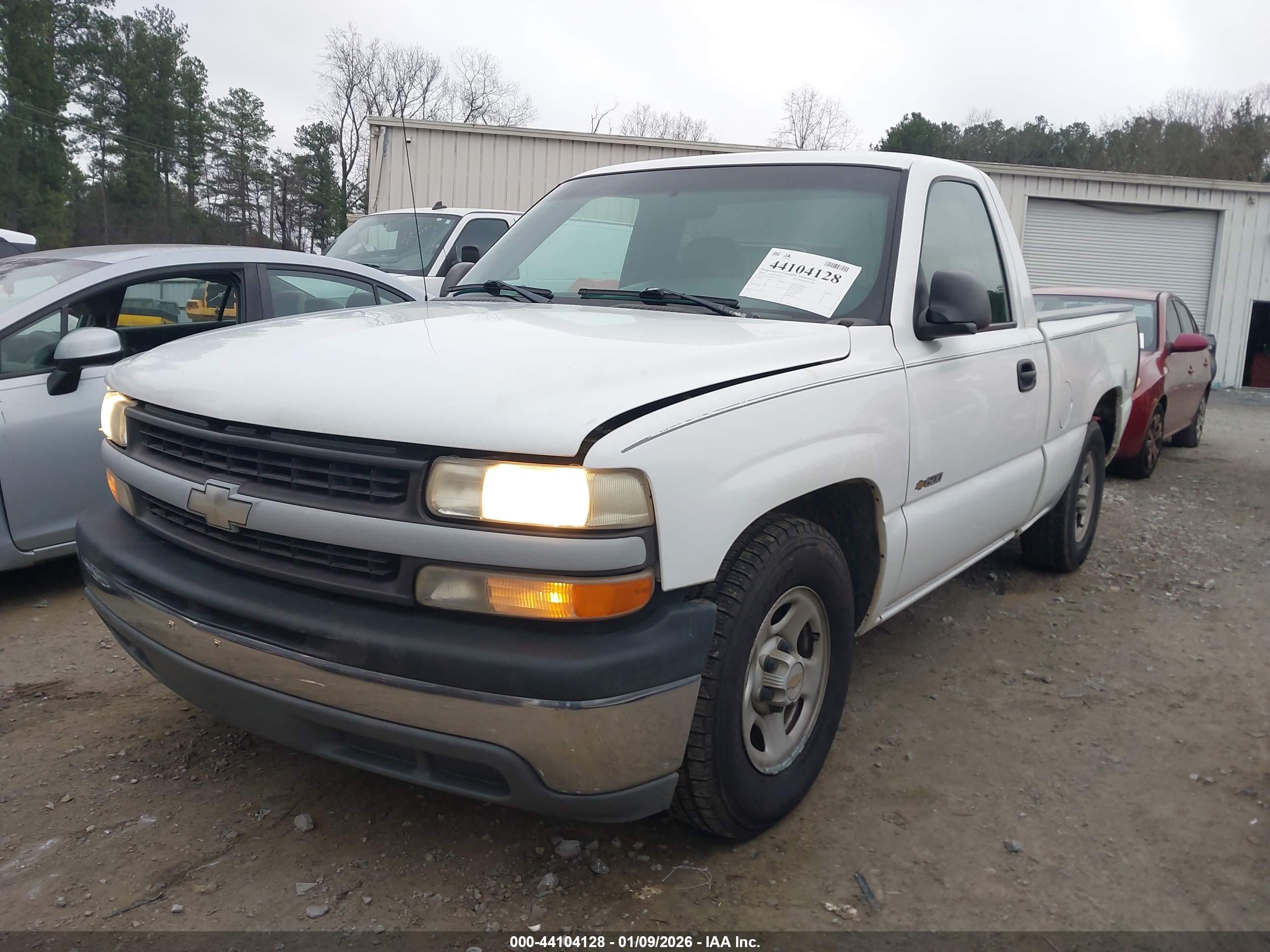 CHEVROLET SILVERADO image 2