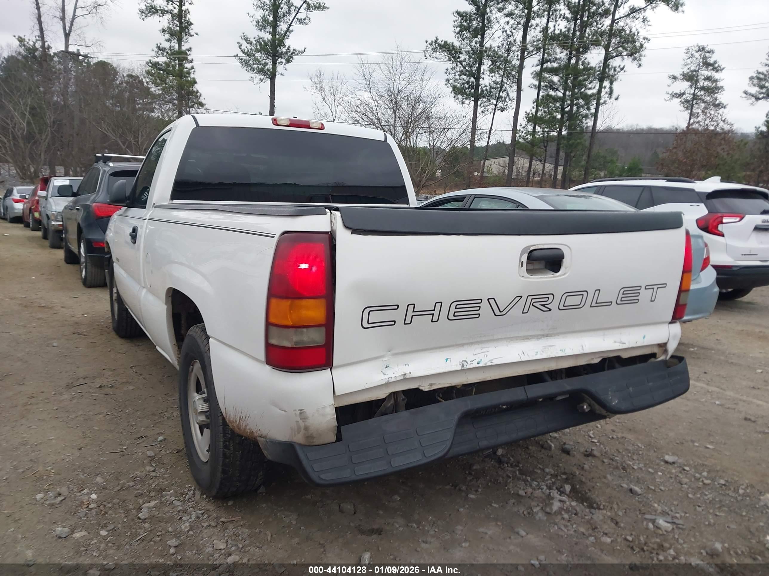 CHEVROLET SILVERADO image 3