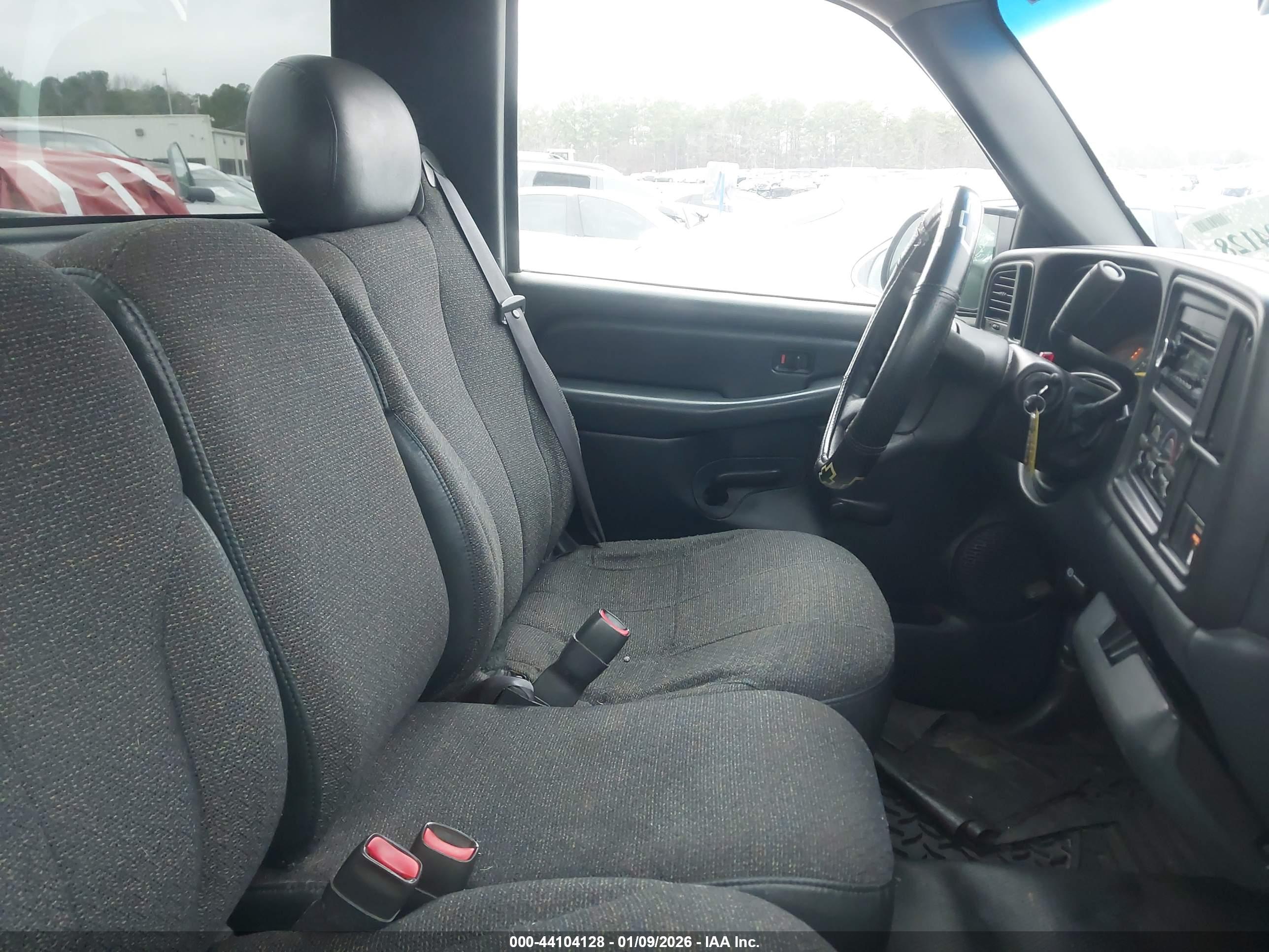 CHEVROLET SILVERADO image 5