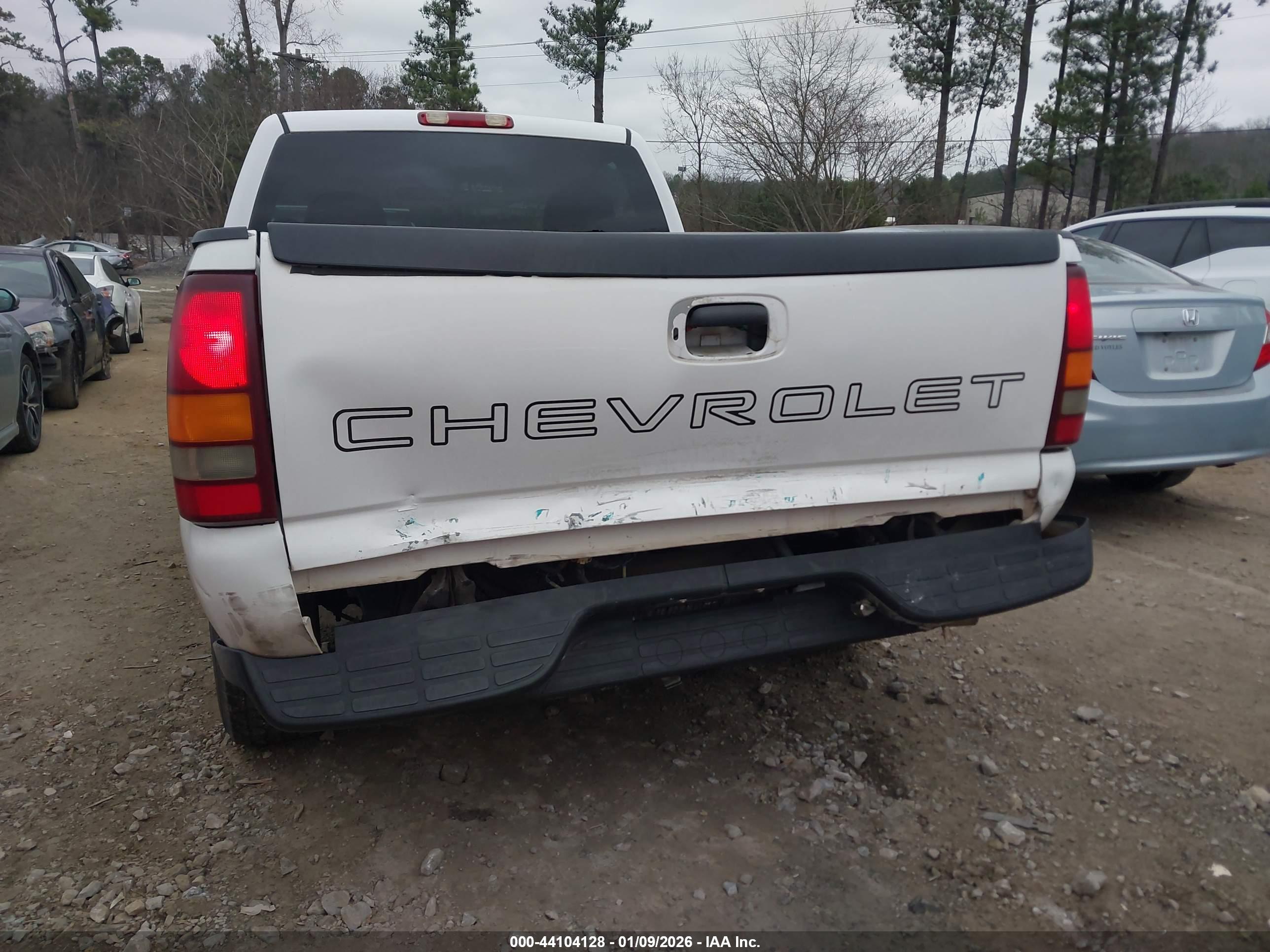 CHEVROLET SILVERADO image 6