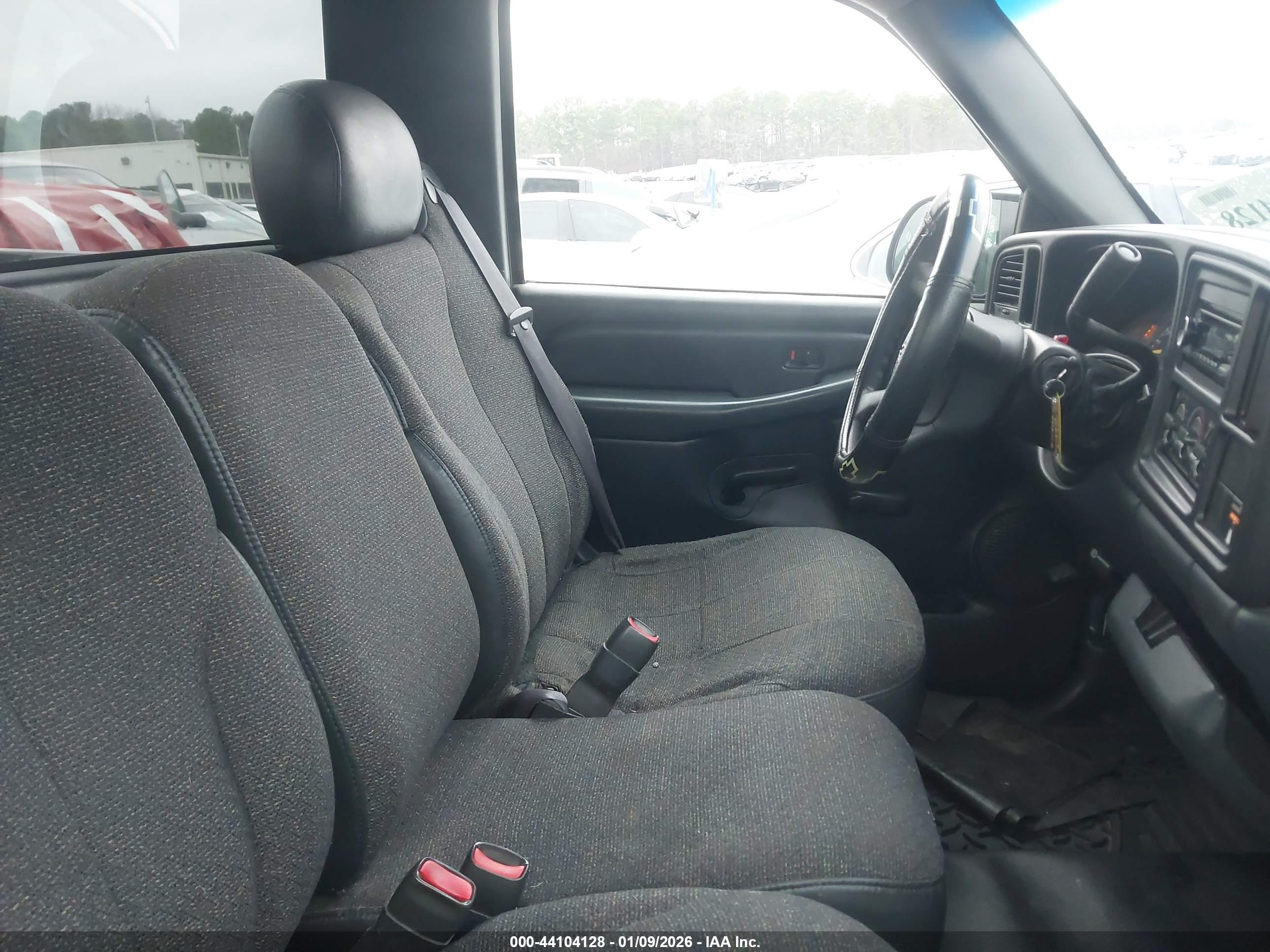 CHEVROLET SILVERADO image 8