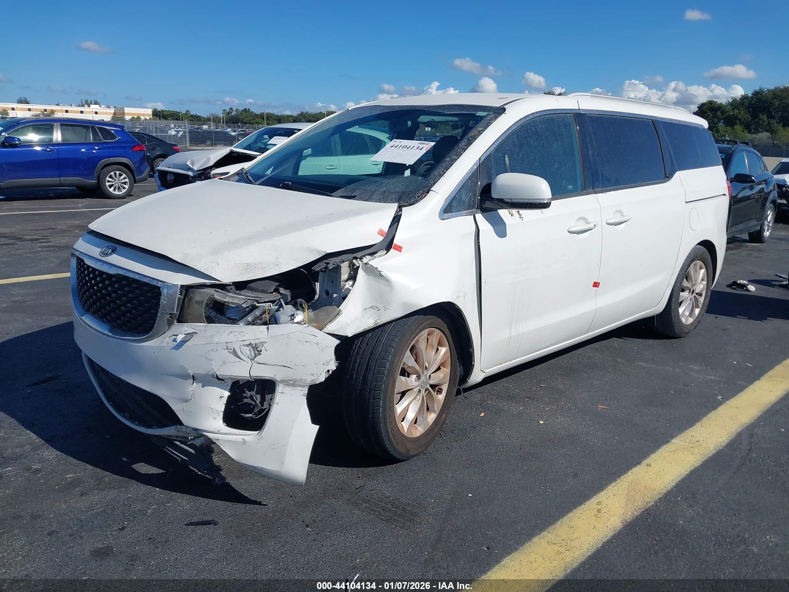 KIA SEDONA image 2