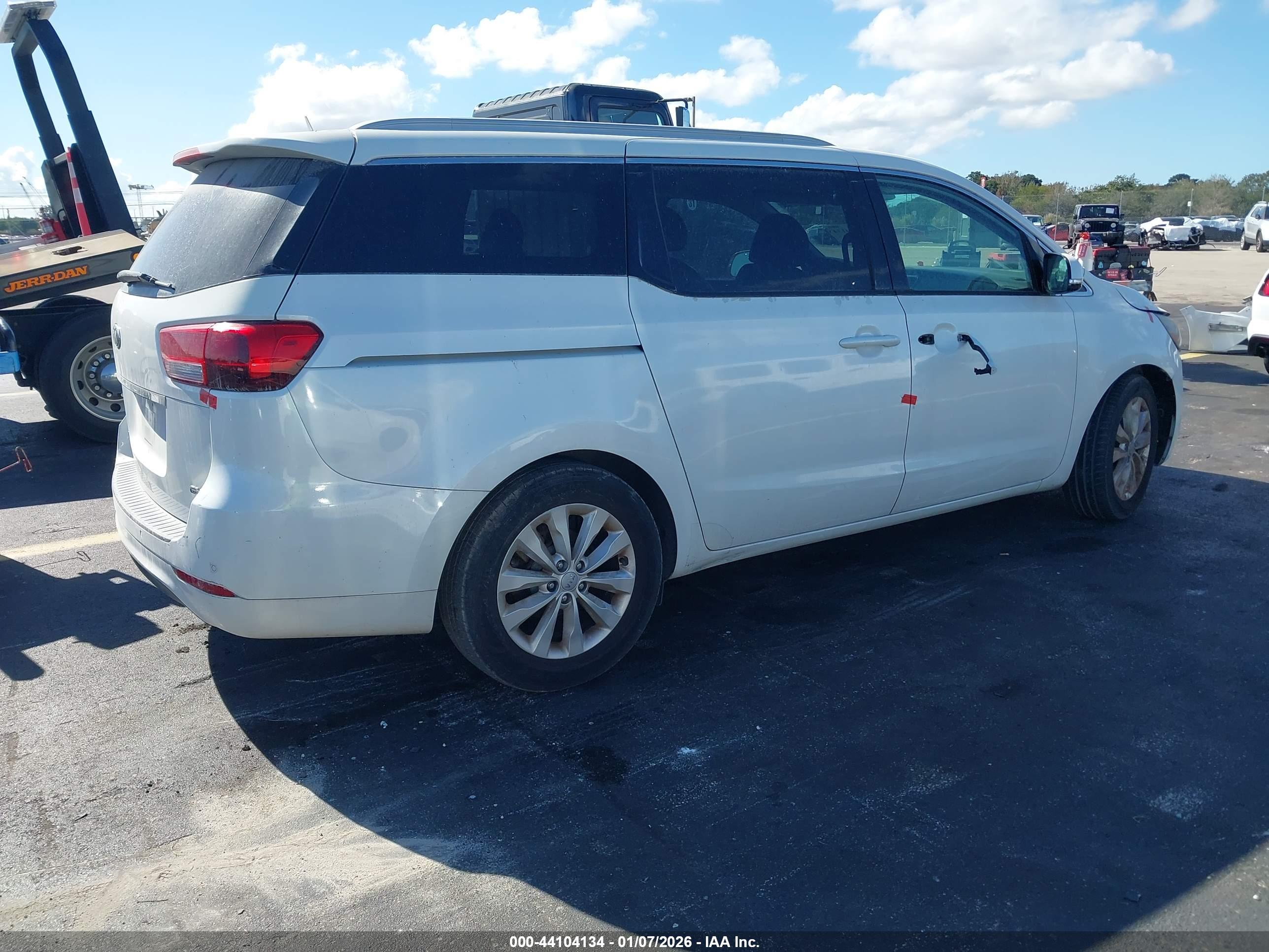 KIA SEDONA image 4